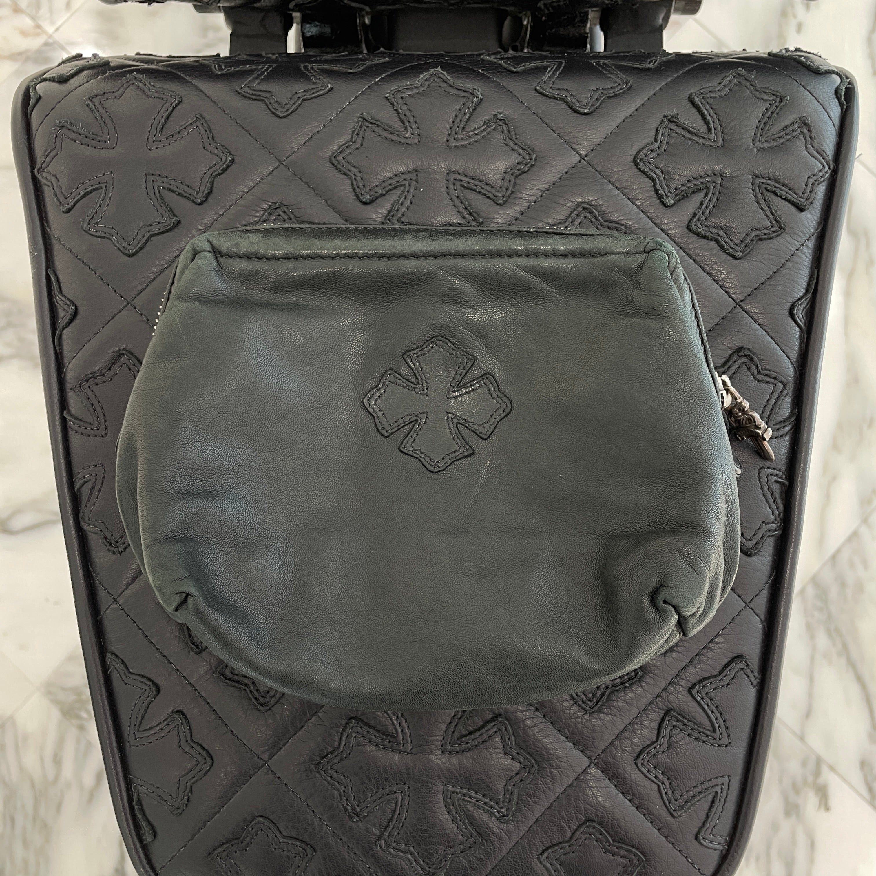 CHROME HEARTS Oval Cross Leather Patch Soft Leather Round Zip Poach クロムハーツ オーバルクロスレザーパッチ ソフトレザー ラウンドジップポーチ