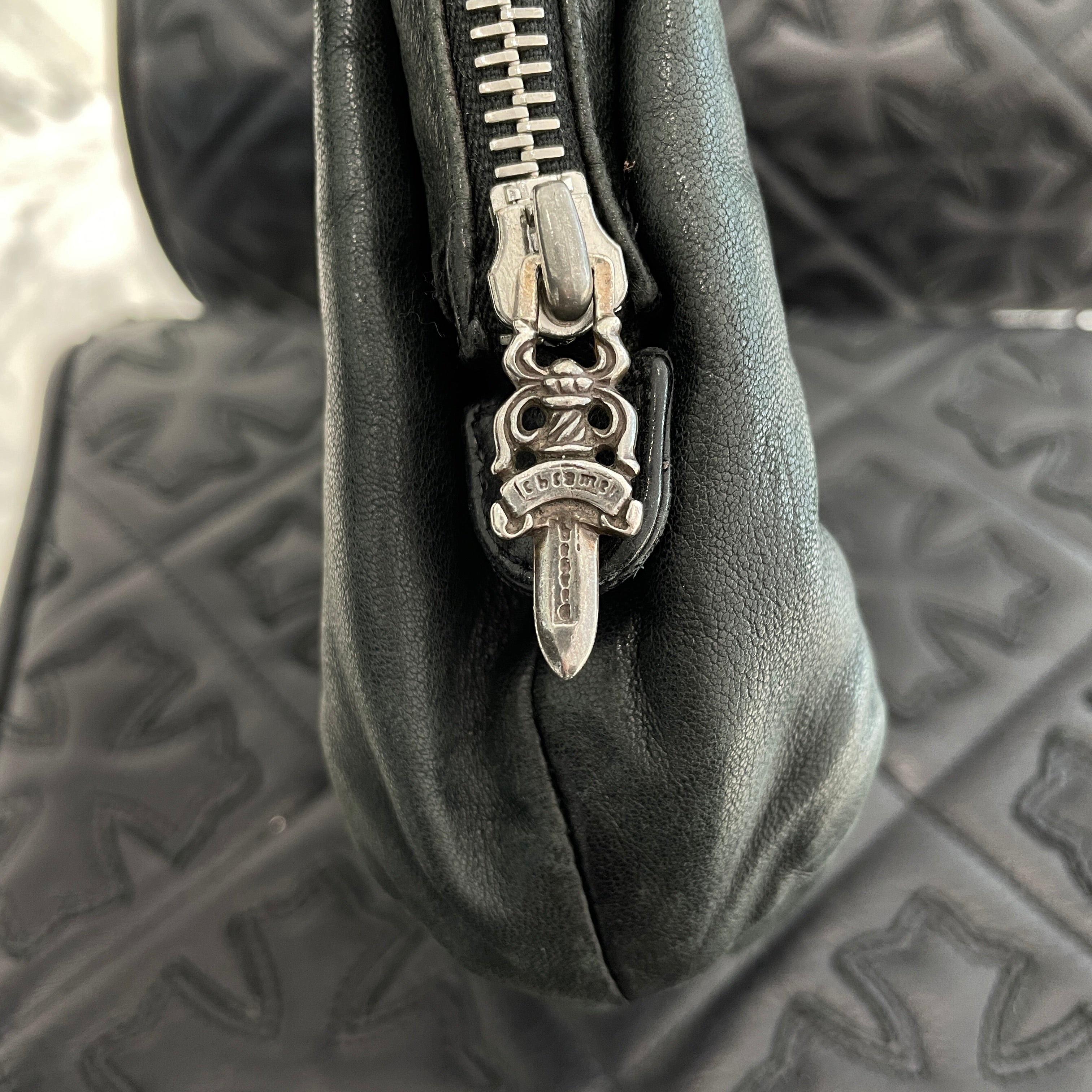 CHROME HEARTS Oval Cross Leather Patch Soft Leather Round Zip Poach クロムハーツ オーバルクロスレザーパッチ ソフトレザー ラウンドジップポーチ