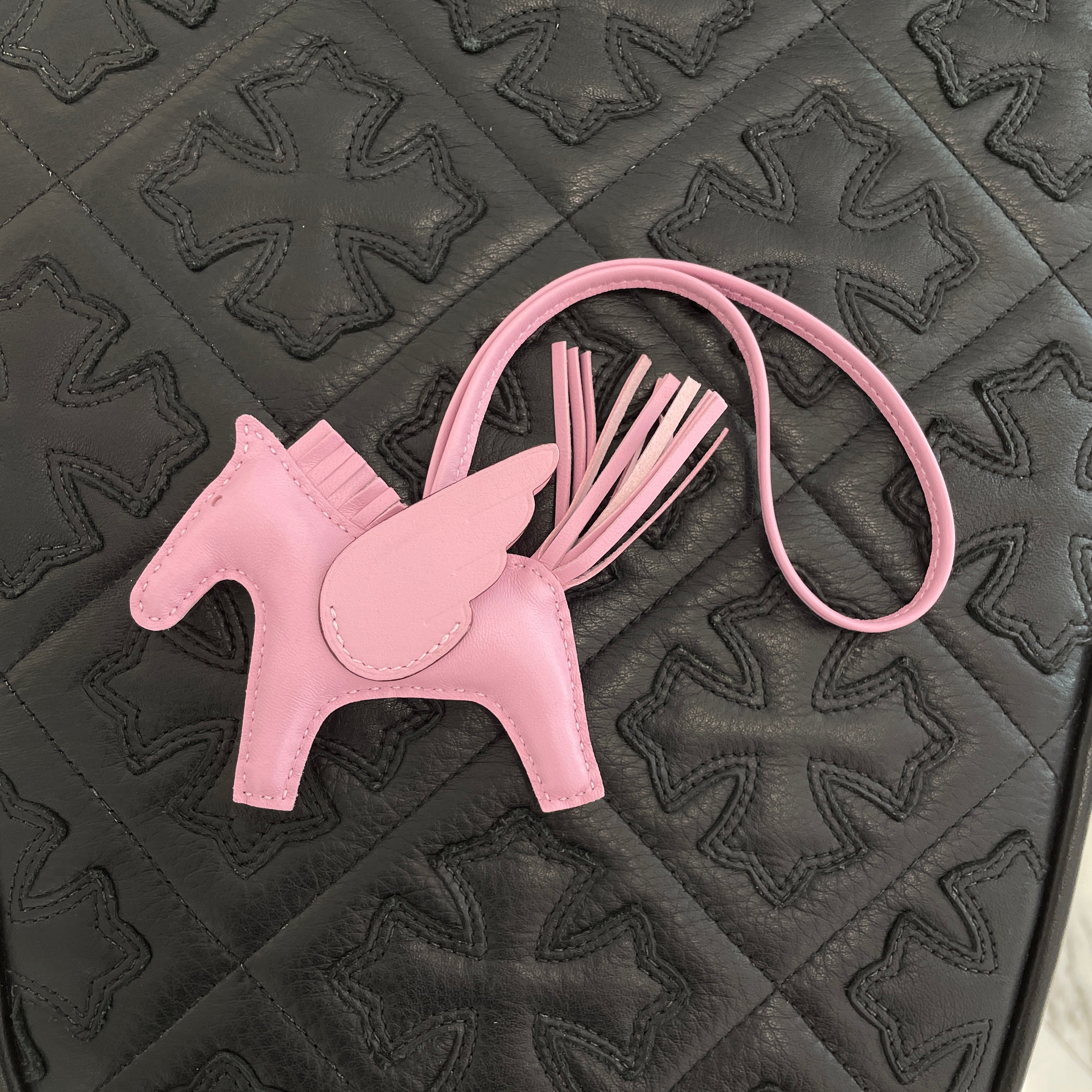 HERMES Rodeo Pegasus PM Charm "Mauve Silvestre" W刻印 エルメス ロデオ ペガサス PM チャーム"モーヴシルベストル" W刻印