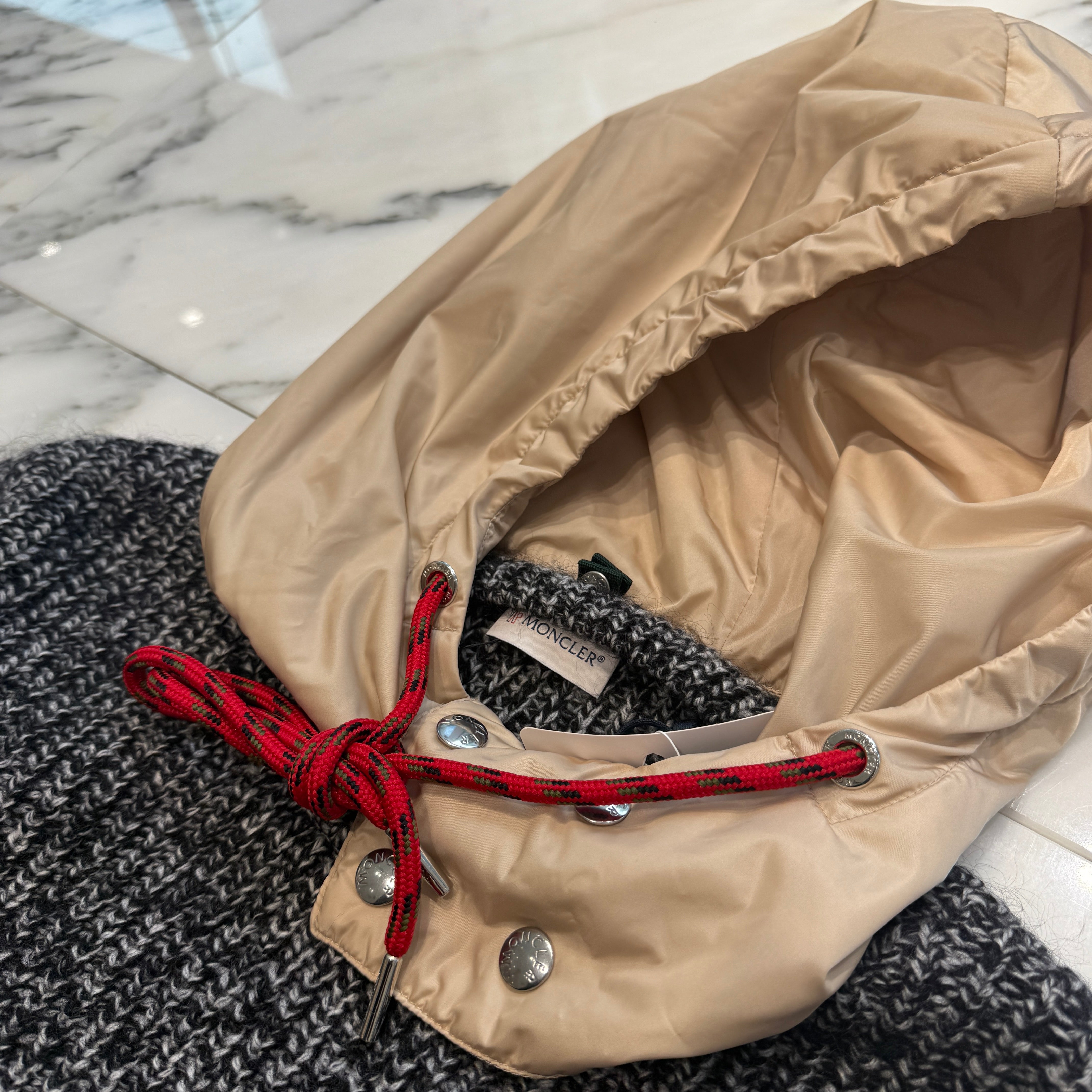 MONCLER GIROCOLLO TRICOT Logo Patch Crew Neck Wool Knit Sweater G20919C00020 M1256 Size XXL モンクレール GIROCOLLO TRICOT ロゴパッチ クルーネック ウールニットセーター サイズXXL