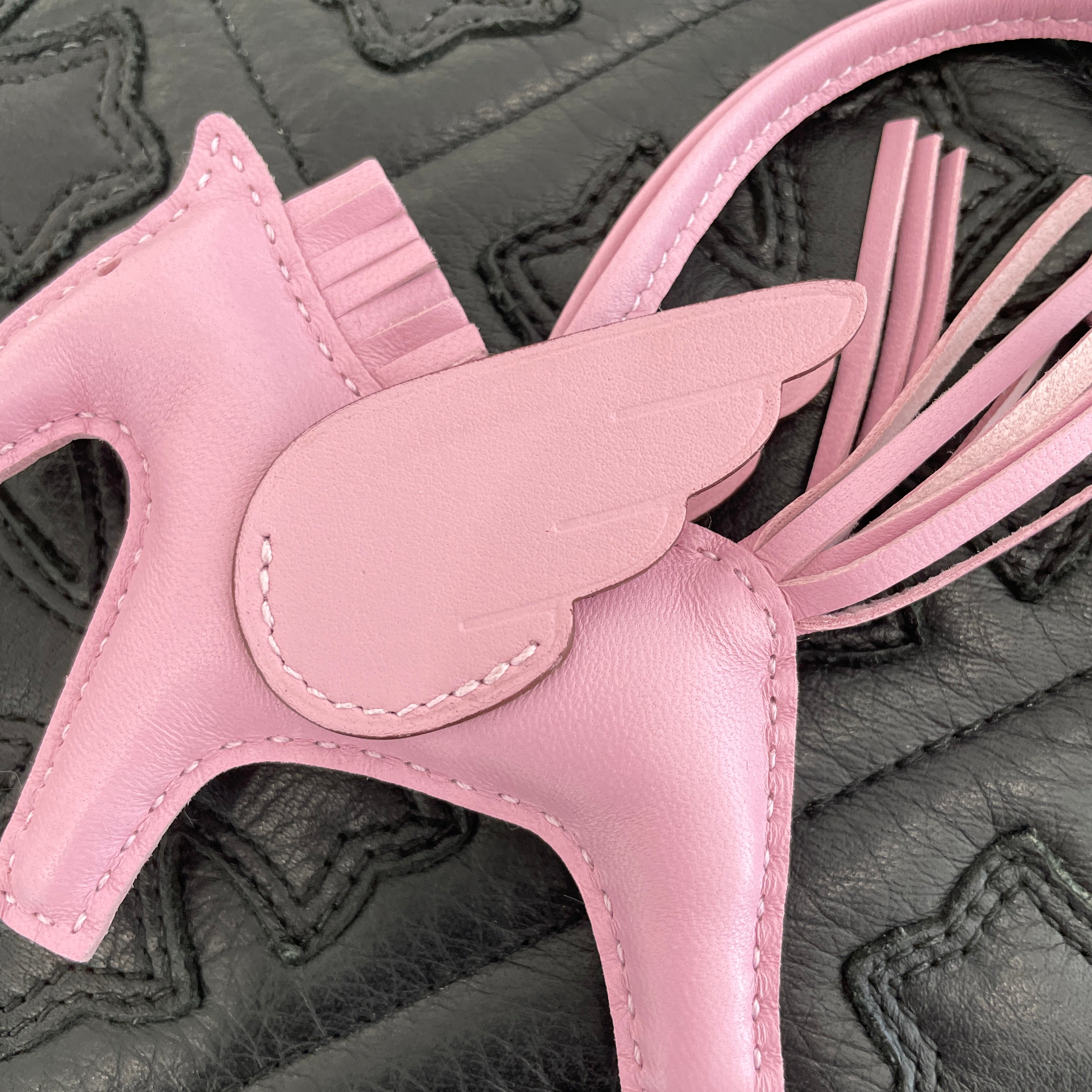 HERMES Rodeo Pegasus PM Charm "Mauve Silvestre" W刻印 エルメス ロデオ ペガサス PM チャーム"モーヴシルベストル" W刻印