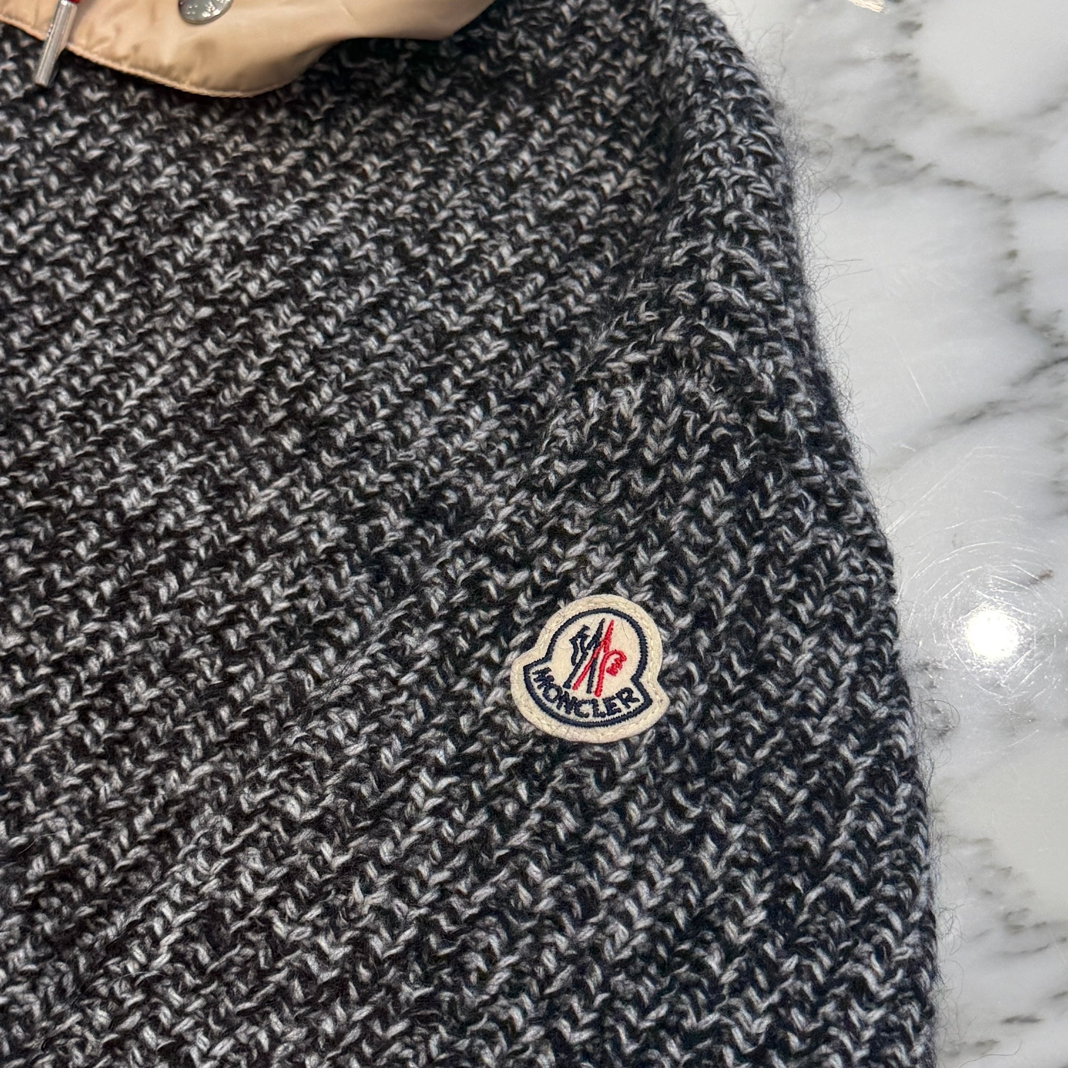 MONCLER GIROCOLLO TRICOT Logo Patch Crew Neck Wool Knit Sweater G20919C00020 M1256 Size XXL モンクレール GIROCOLLO TRICOT ロゴパッチ クルーネック ウールニットセーター サイズXXL