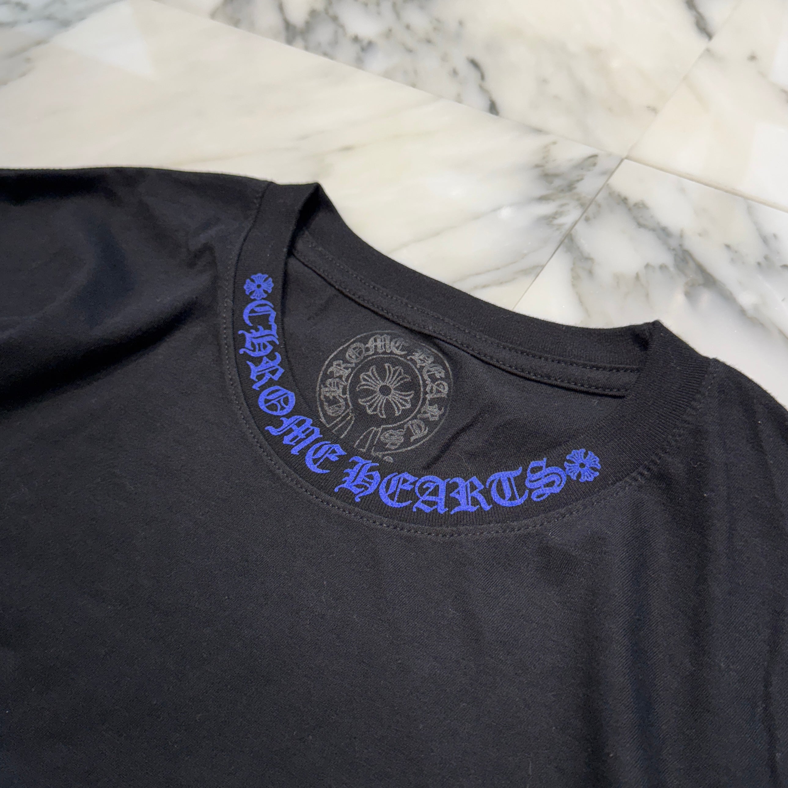 CHROME HEARTS 2024AW Old English Neck Logo Neon Blue Long Sleeve Tee Size XL クロムハーツ オールドイングリッシュネックロゴネオンブルーロングスリーブTシャツ サイズXL