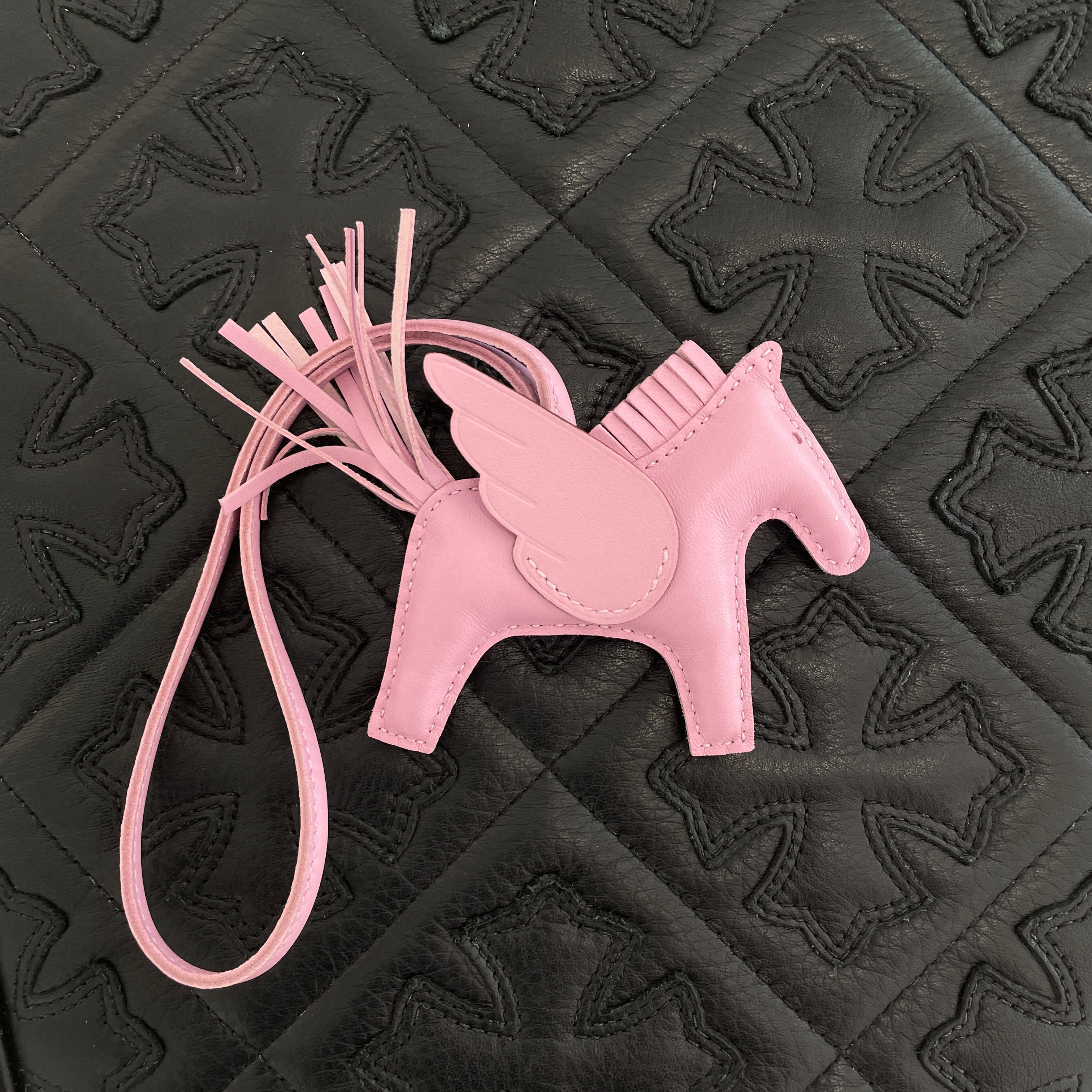 HERMES Rodeo Pegasus PM Charm "Mauve Silvestre" W刻印 エルメス ロデオ ペガサス PM チャーム"モーヴシルベストル" W刻印