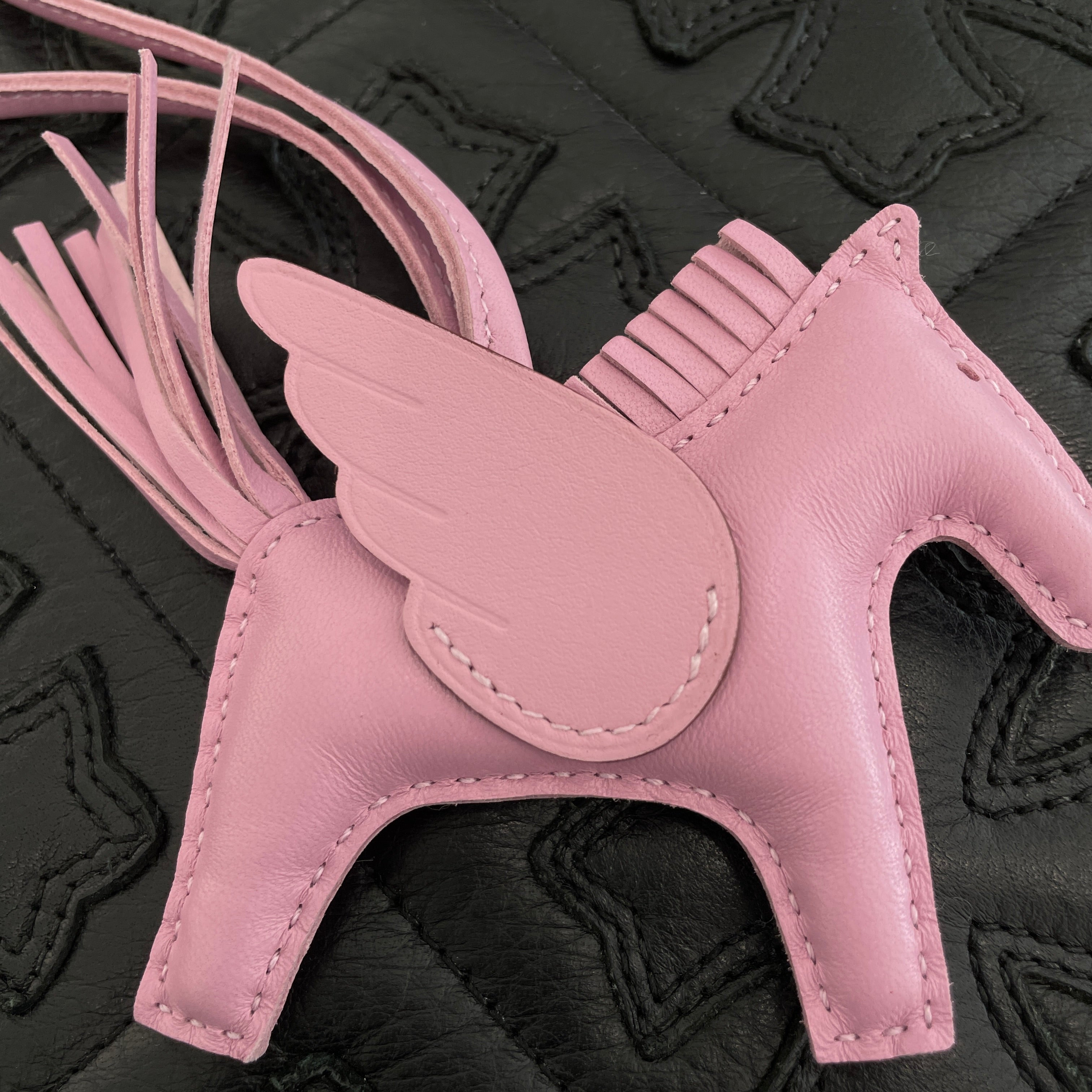 HERMES Rodeo Pegasus PM Charm "Mauve Silvestre" W刻印 エルメス ロデオ ペガサス PM チャーム"モーヴシルベストル" W刻印