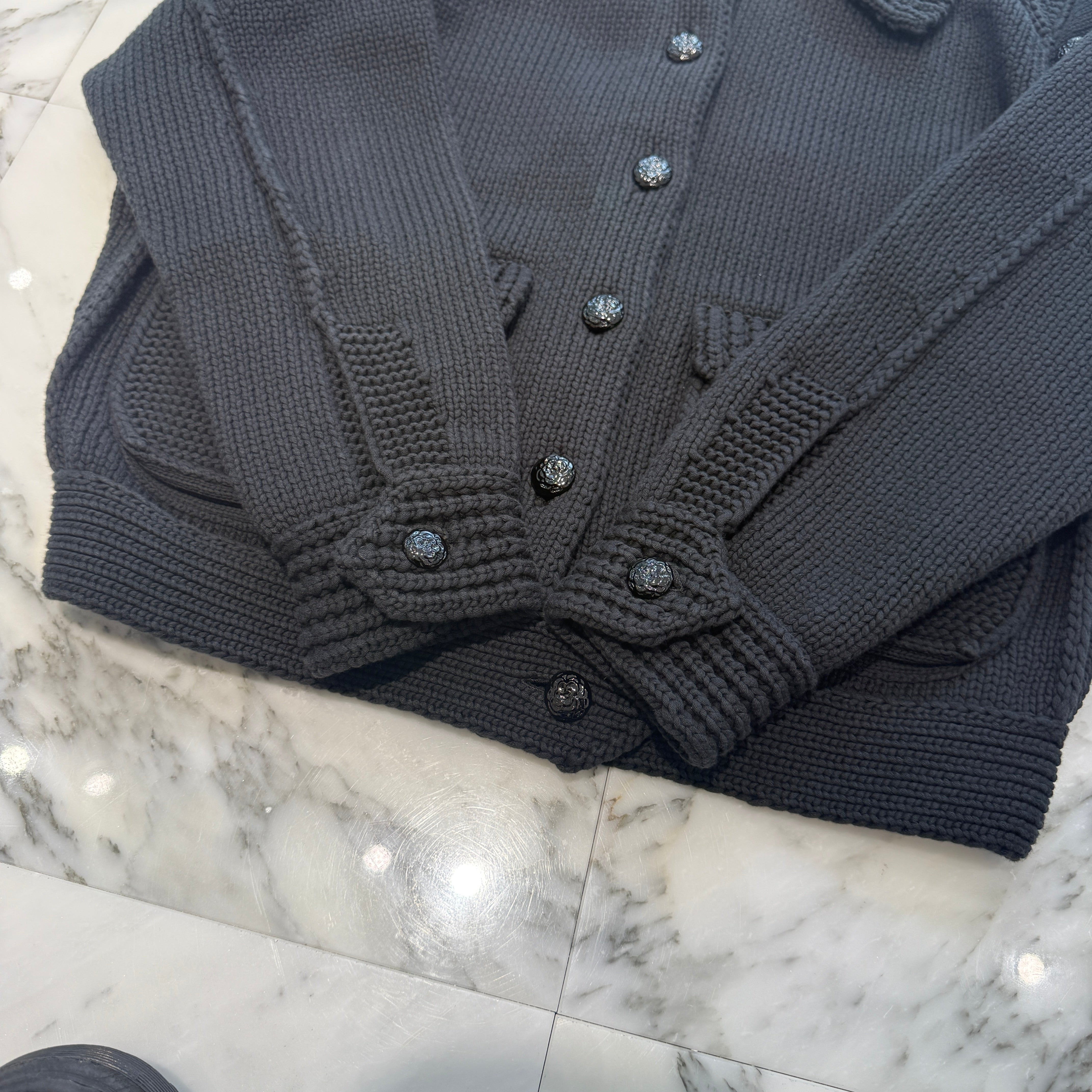 CHANEL 2025AW Camelia Button Knit Jacket P79984K11530 Size 38 シャネル カメリアボタン ニットジャケット サイズ38