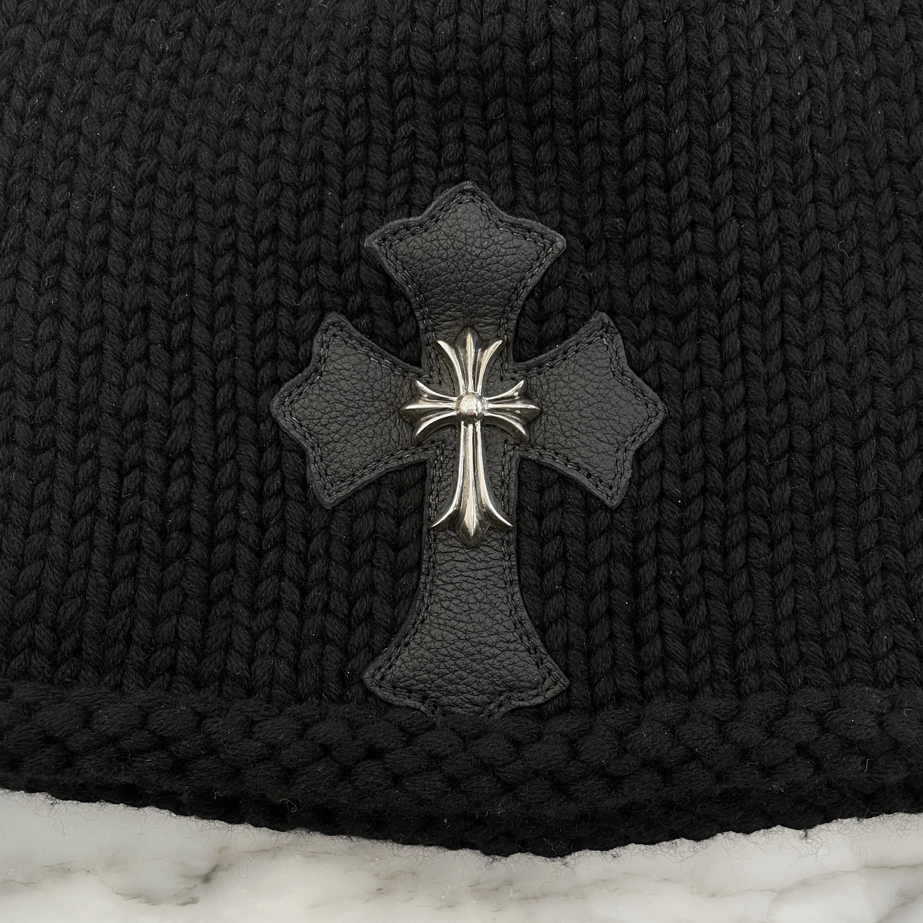 クロムハーツ ビーニー キャップ カシミヤ レザー スターパッチ クロスボール CHROME HEARTS クロムハーツ レッドスター レザーパッチ ニット