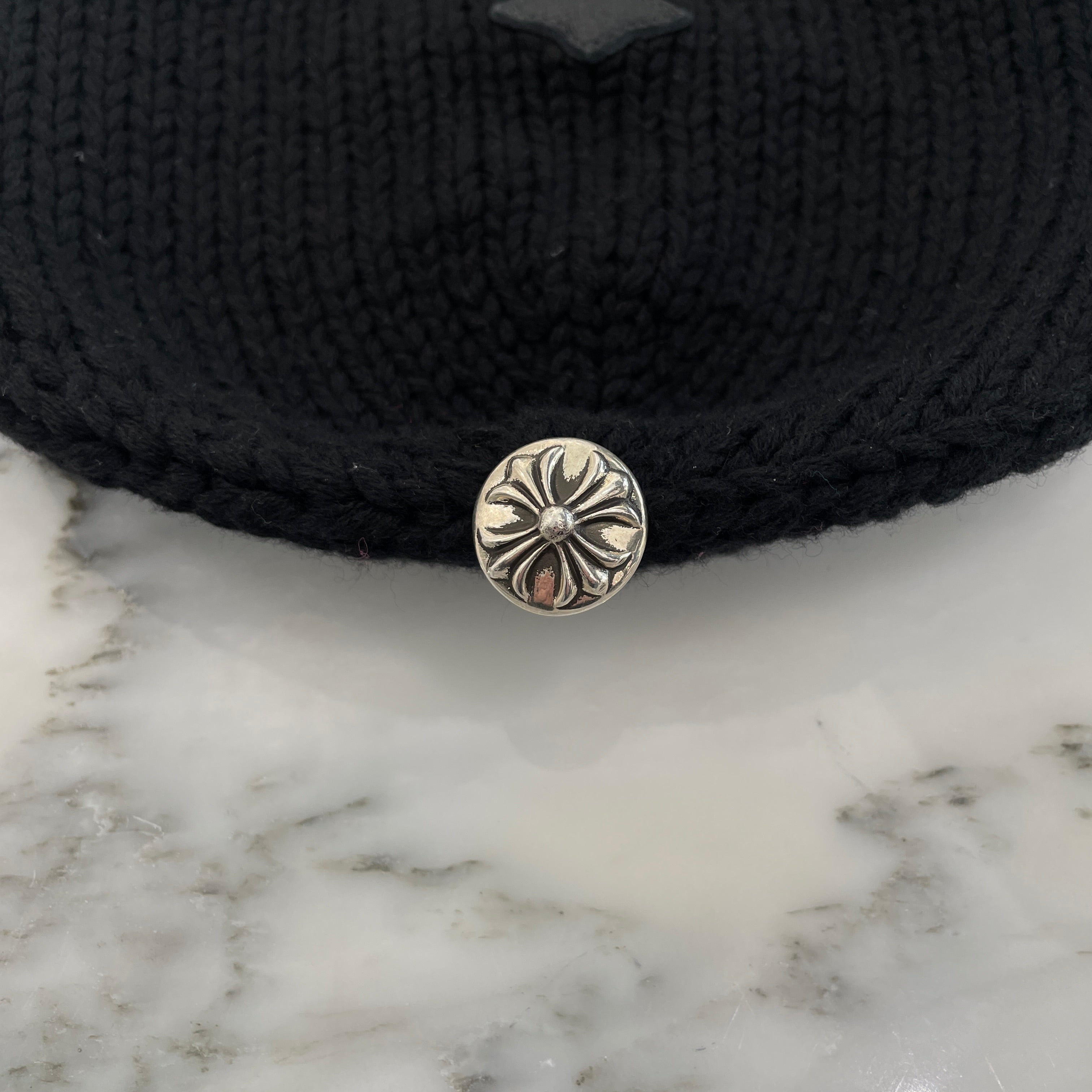 クロムハーツ ビーニー キャップ カシミヤ レザー スターパッチ クロスボール CHROME HEARTS クロムハーツ レッドスター レザーパッチ ニット