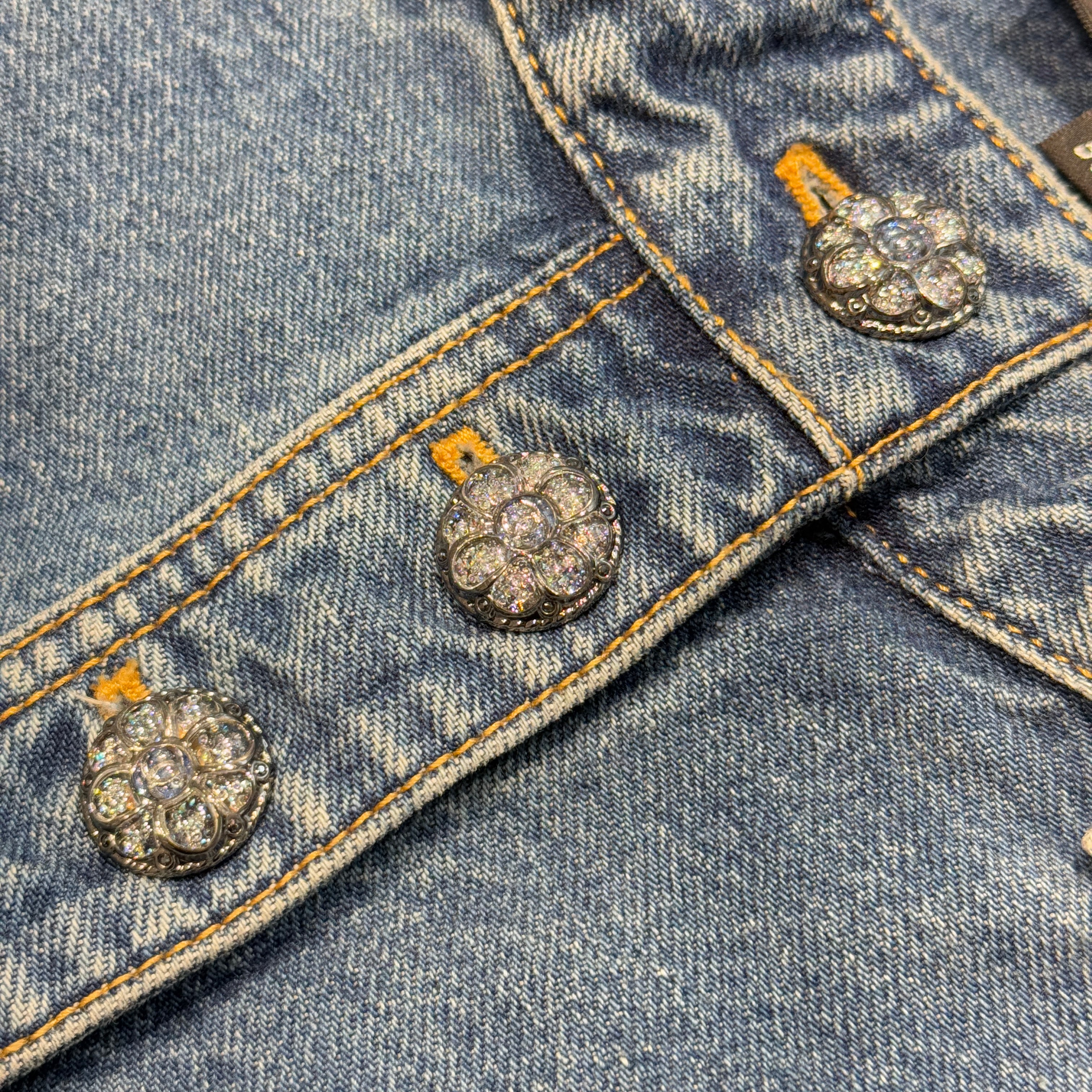 CHANEL 2024 Cruise Washed Denim Blouse P76797V69116 Size 50 シャネル ウォッシュド デニム ブラウス サイズ50