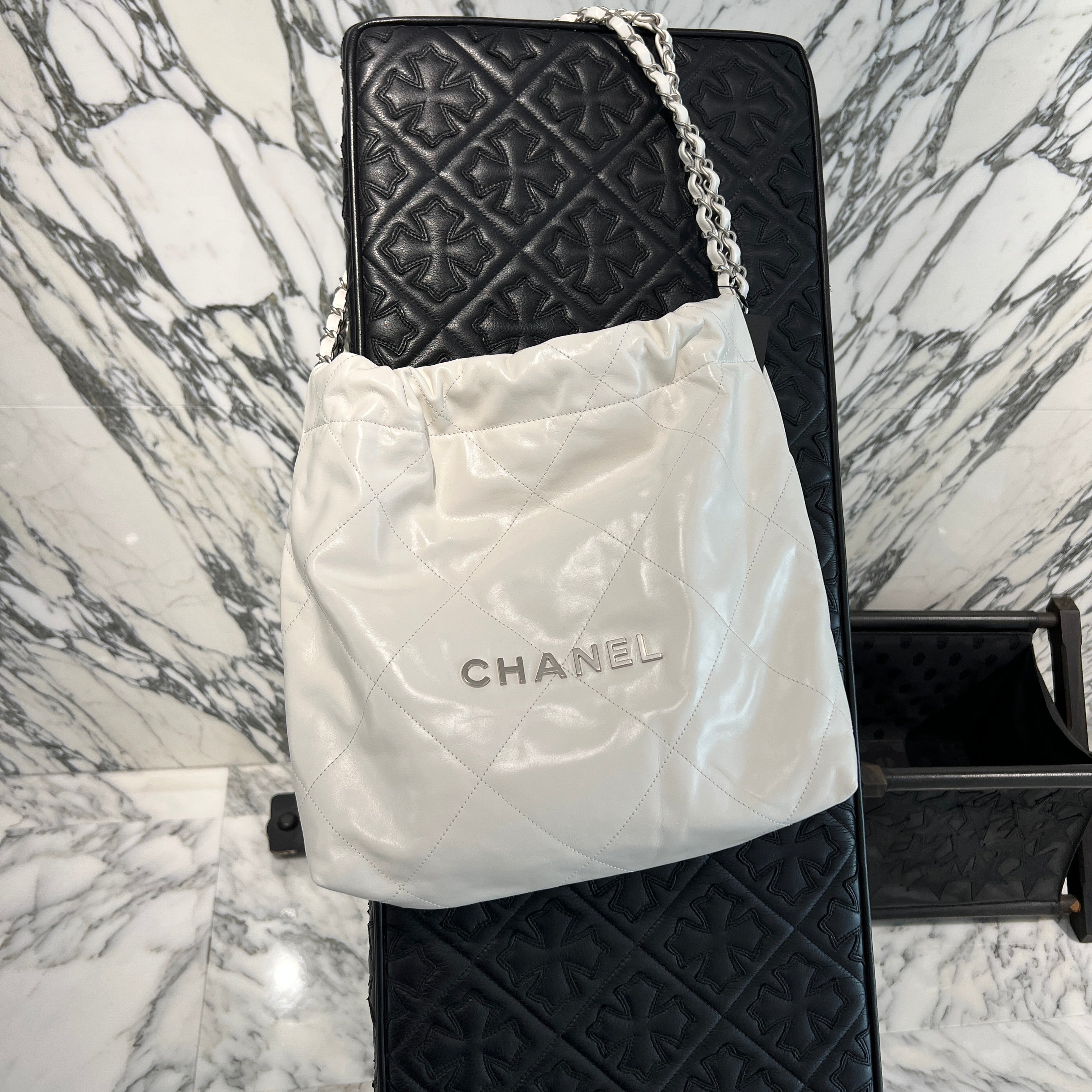 CHANEL 22 Small Shiny Calf Leather Chain Shoulder Bag シャネル 22 スモール シャイニーカーフスキン チェーン ショルダーバッグ