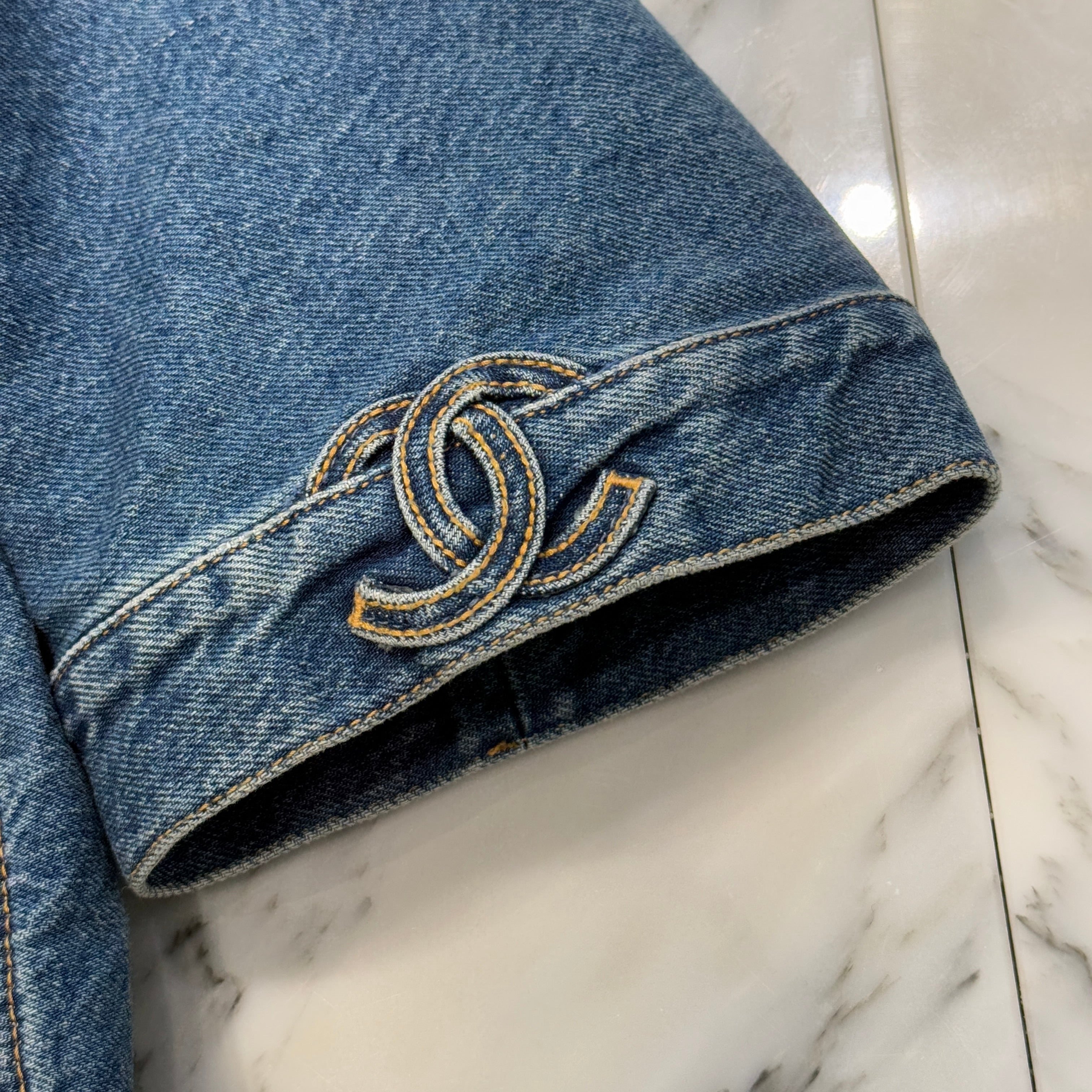 CHANEL 2024 Cruise Washed Denim Blouse P76797V69116 Size 50 シャネル ウォッシュド デニム ブラウス サイズ50