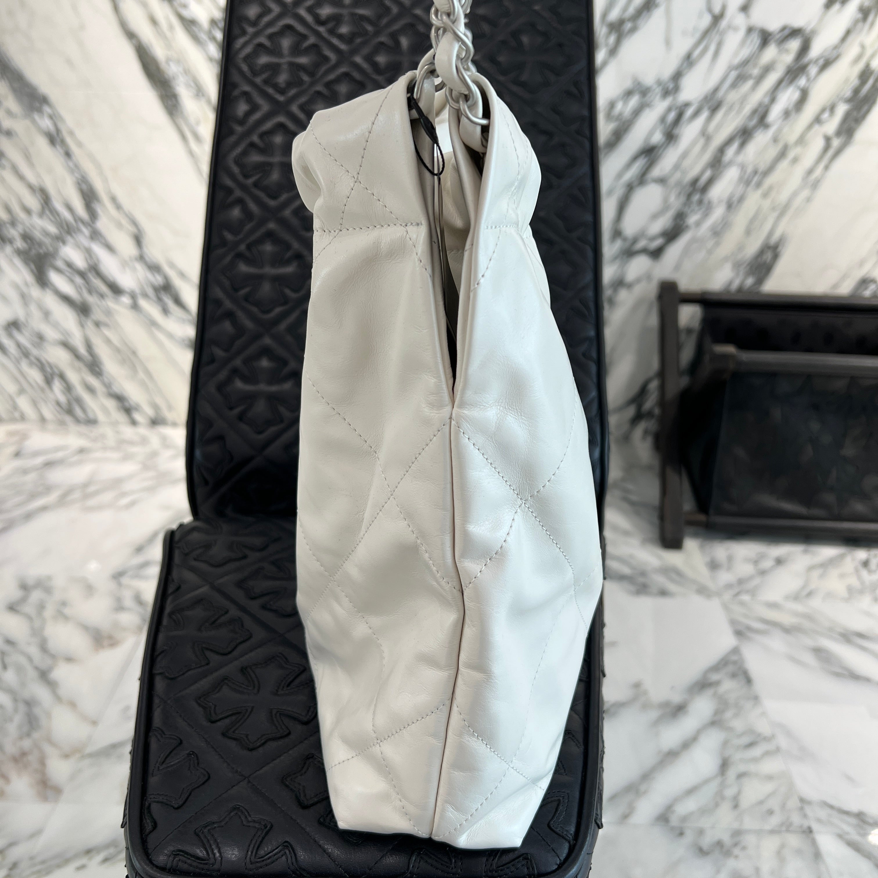 CHANEL 22 Small Shiny Calf Leather Chain Shoulder Bag シャネル 22 スモール シャイニーカーフスキン チェーン ショルダーバッグ