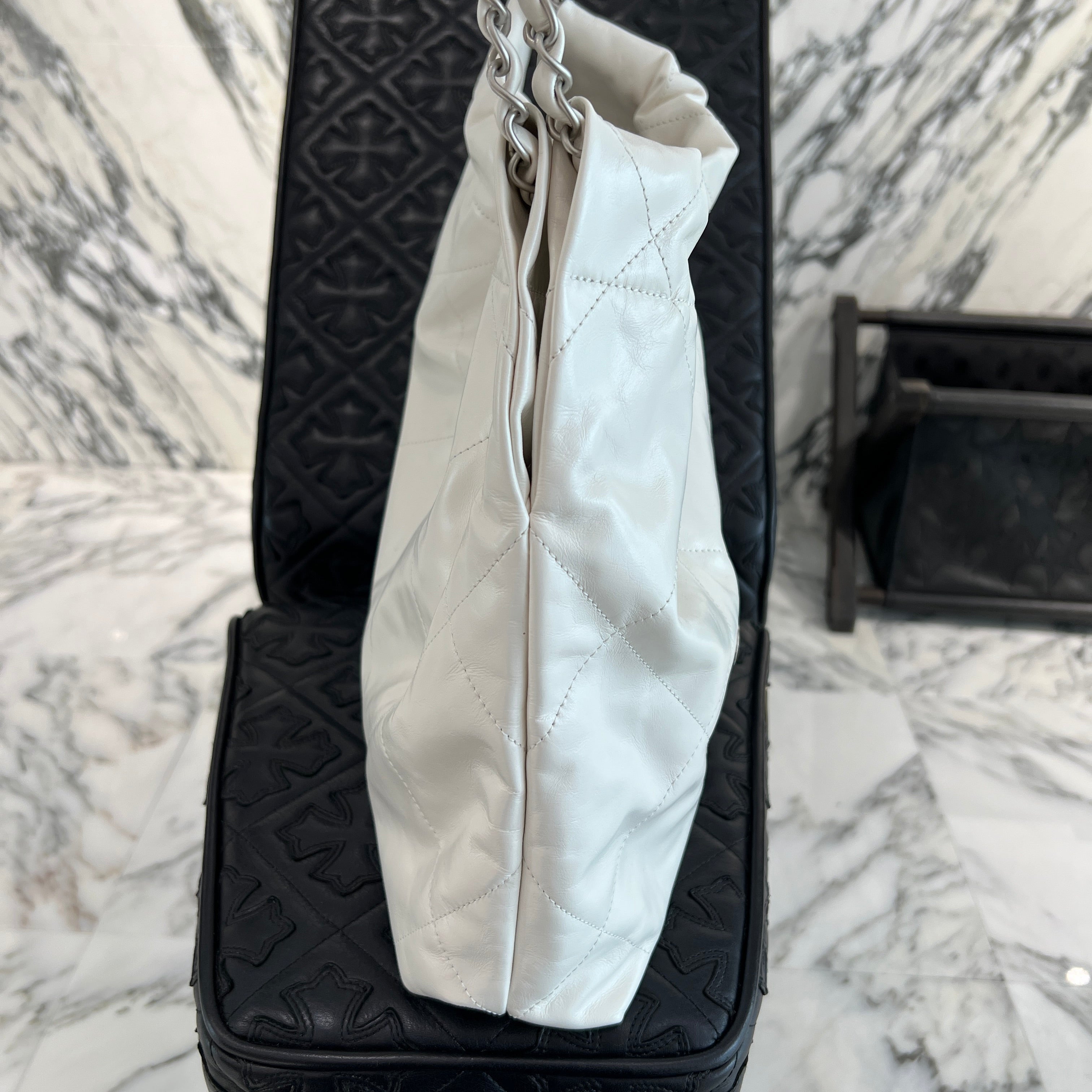 CHANEL 22 Small Shiny Calf Leather Chain Shoulder Bag シャネル 22 スモール シャイニーカーフスキン チェーン ショルダーバッグ