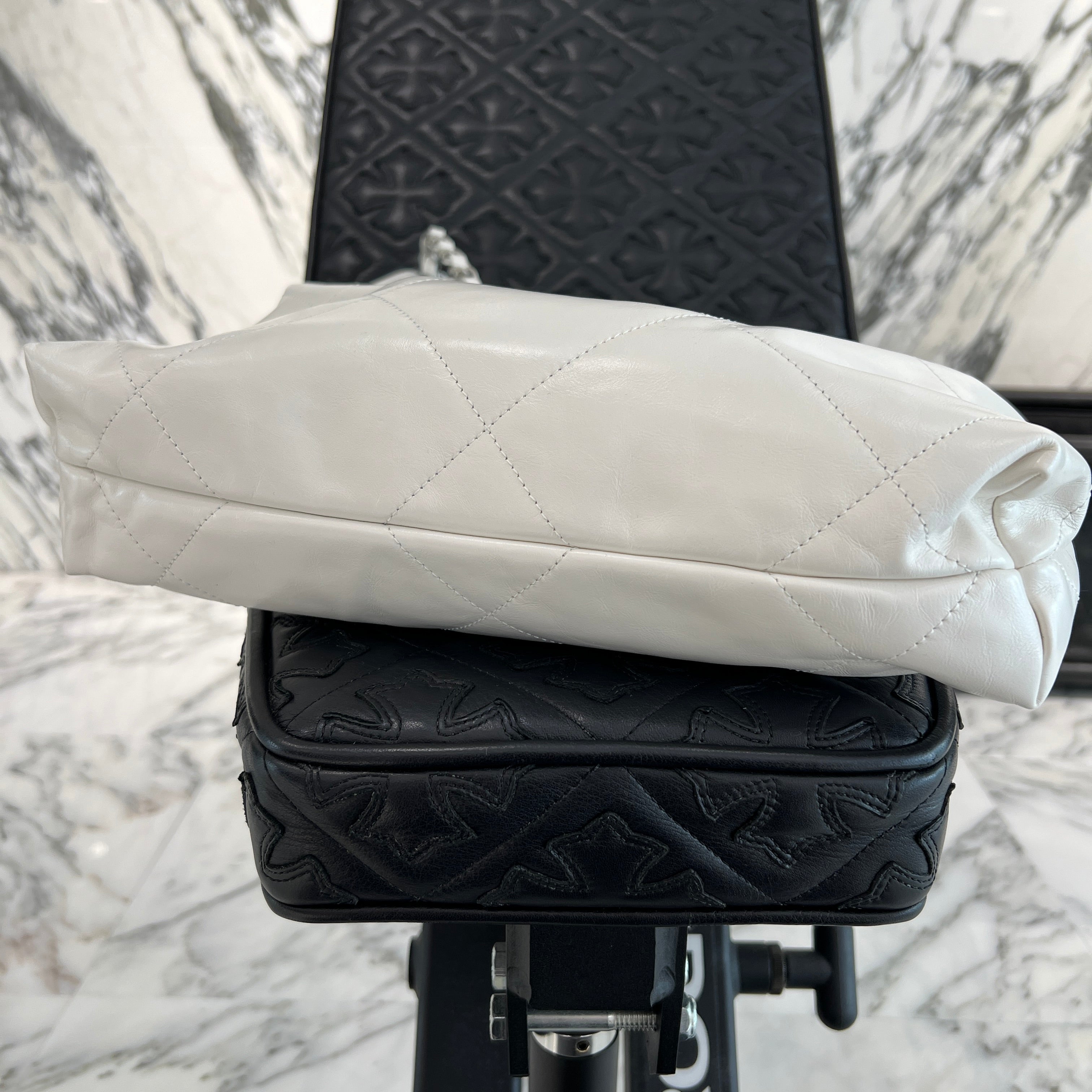 CHANEL 22 Small Shiny Calf Leather Chain Shoulder Bag シャネル 22 スモール シャイニーカーフスキン チェーン ショルダーバッグ