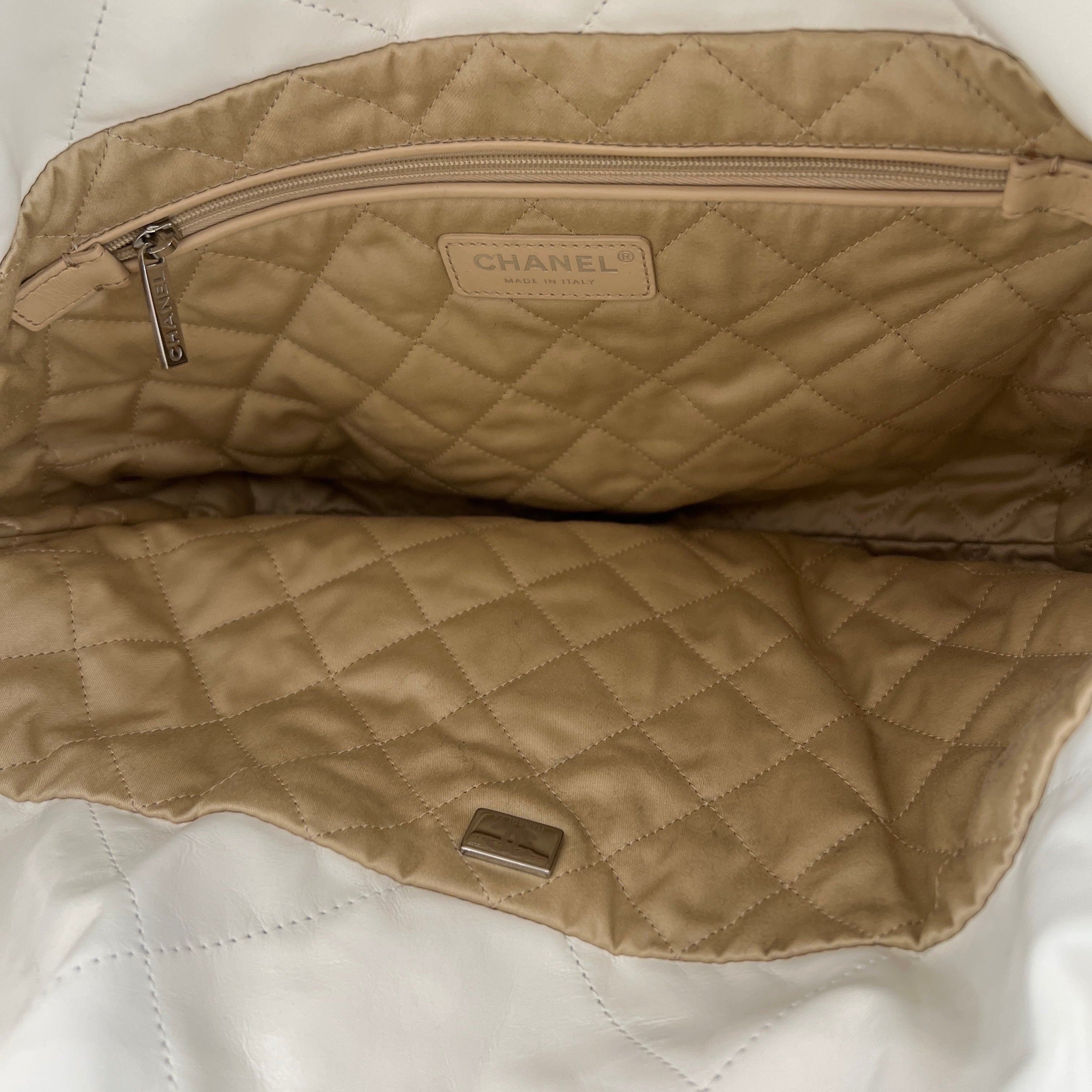 CHANEL 22 Small Shiny Calf Leather Chain Shoulder Bag シャネル 22