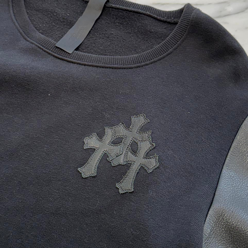 CHROME HEARTS Y NOT Cemetery Cross Leather Patch Arm Leather Sweat Shirt Size S クロムハーツ ワイノット セメタリークロス レザーパッチ アームレザー スウェットシャツ サイズS