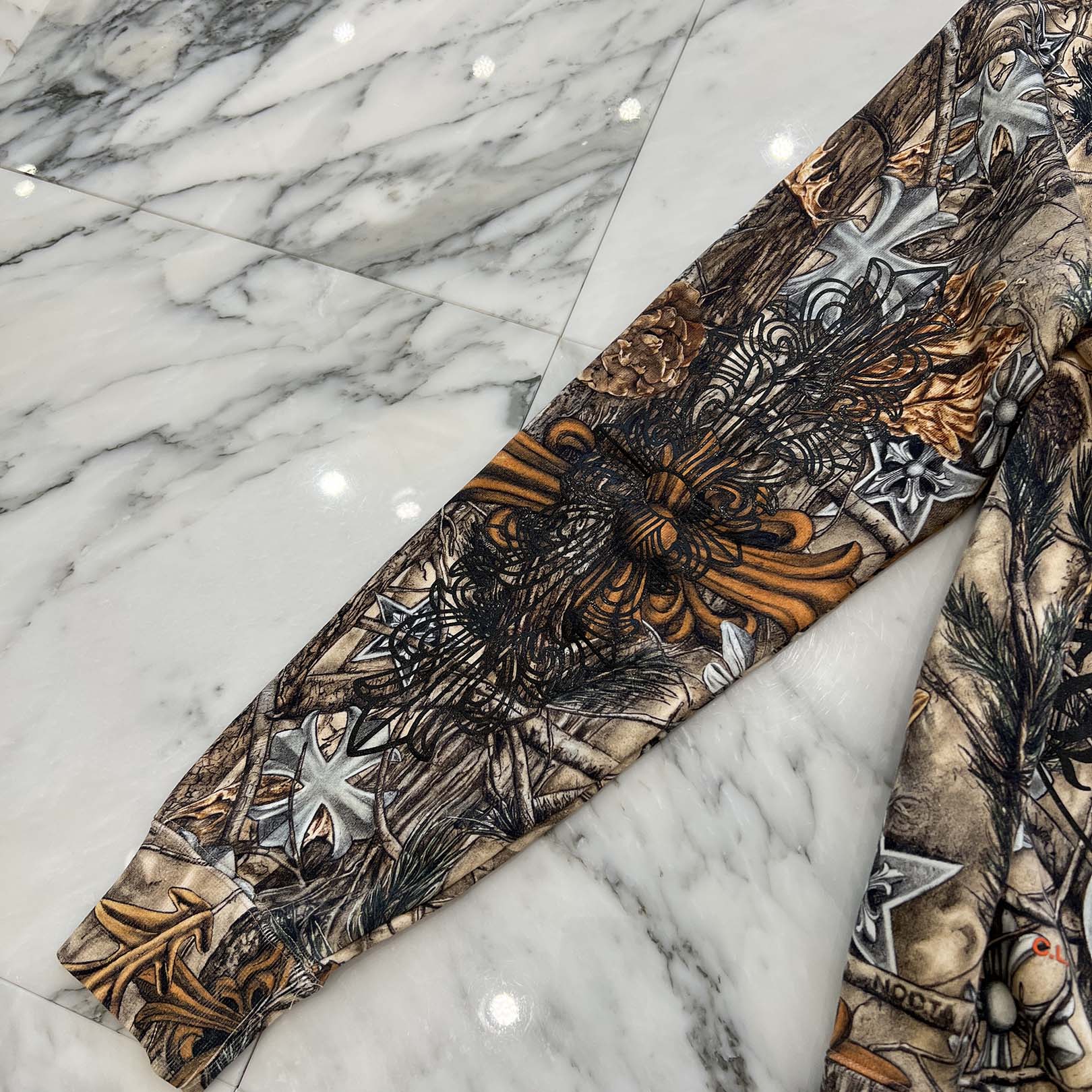 CHROME HEARTS × NIKE × Drake NOCTA 2026SS Camo Neck Logo Crewneck Sweatshirt Size M クロムハーツ×ナイキ×ドレイク ノクタ カモネックロゴクルーネックスウェットシャツ サイズM