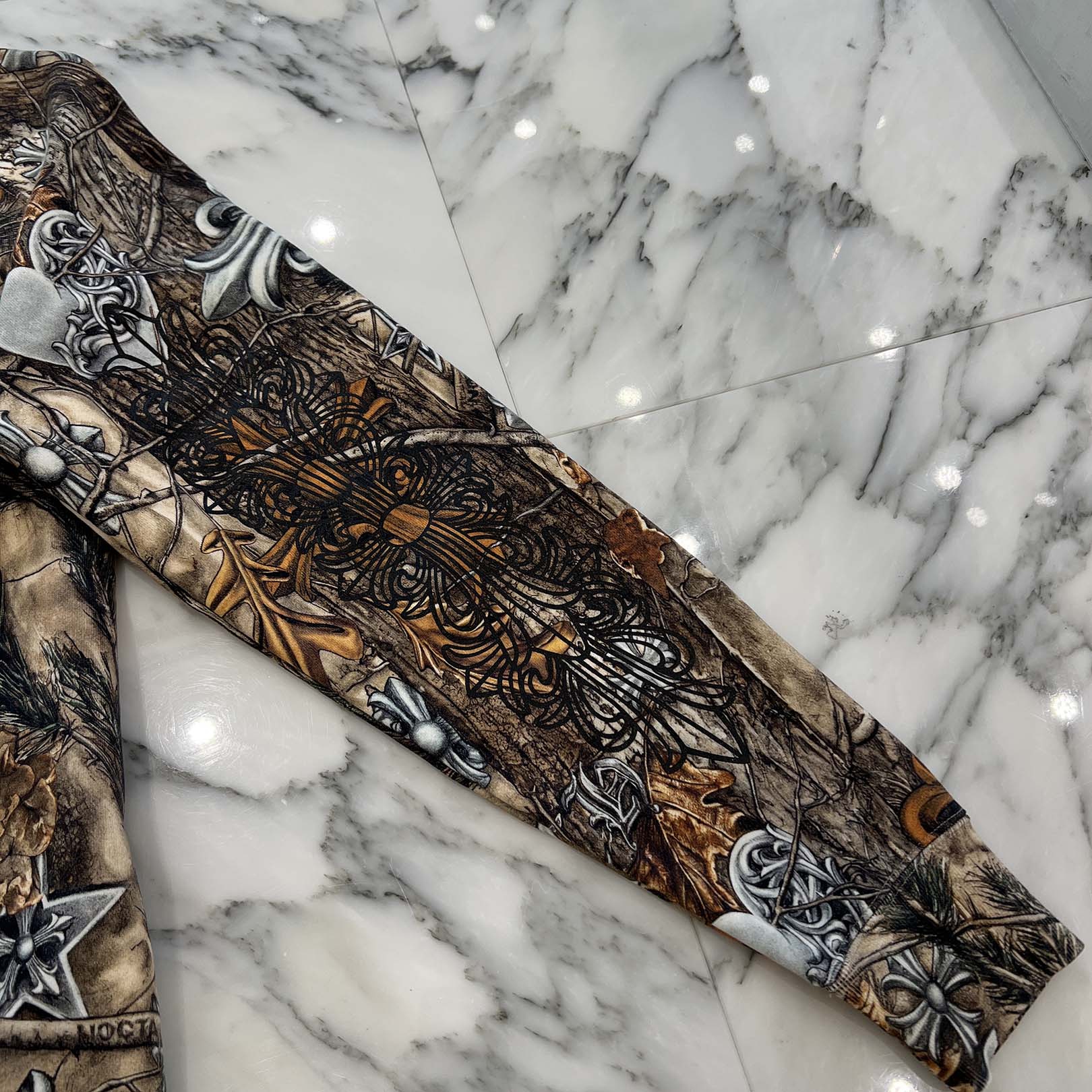 CHROME HEARTS × NIKE × Drake NOCTA 2026SS Camo Neck Logo Crewneck Sweatshirt Size M クロムハーツ×ナイキ×ドレイク ノクタ カモネックロゴクルーネックスウェットシャツ サイズM