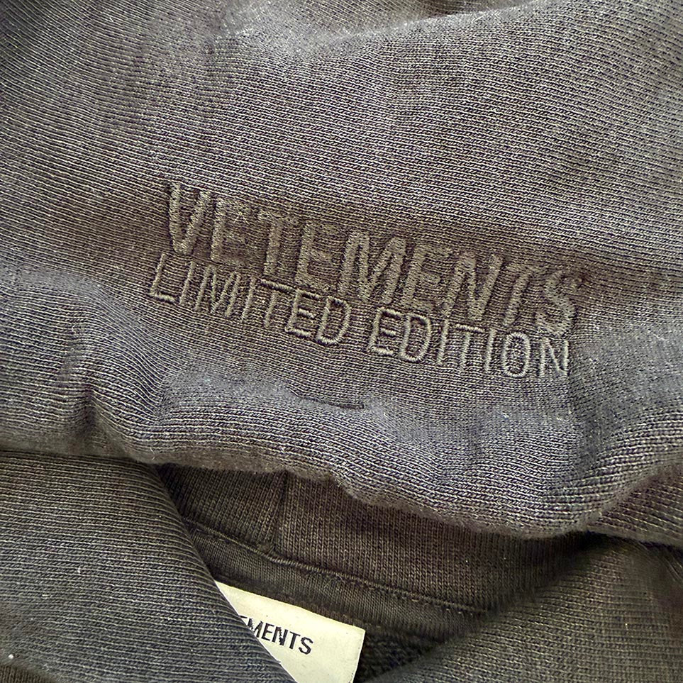 VETEMENTS Slogan Print Pullover Hoodie UA53TR001 Size L ヴェトモン スローガンプリント プルオーバーフーディ サイズL