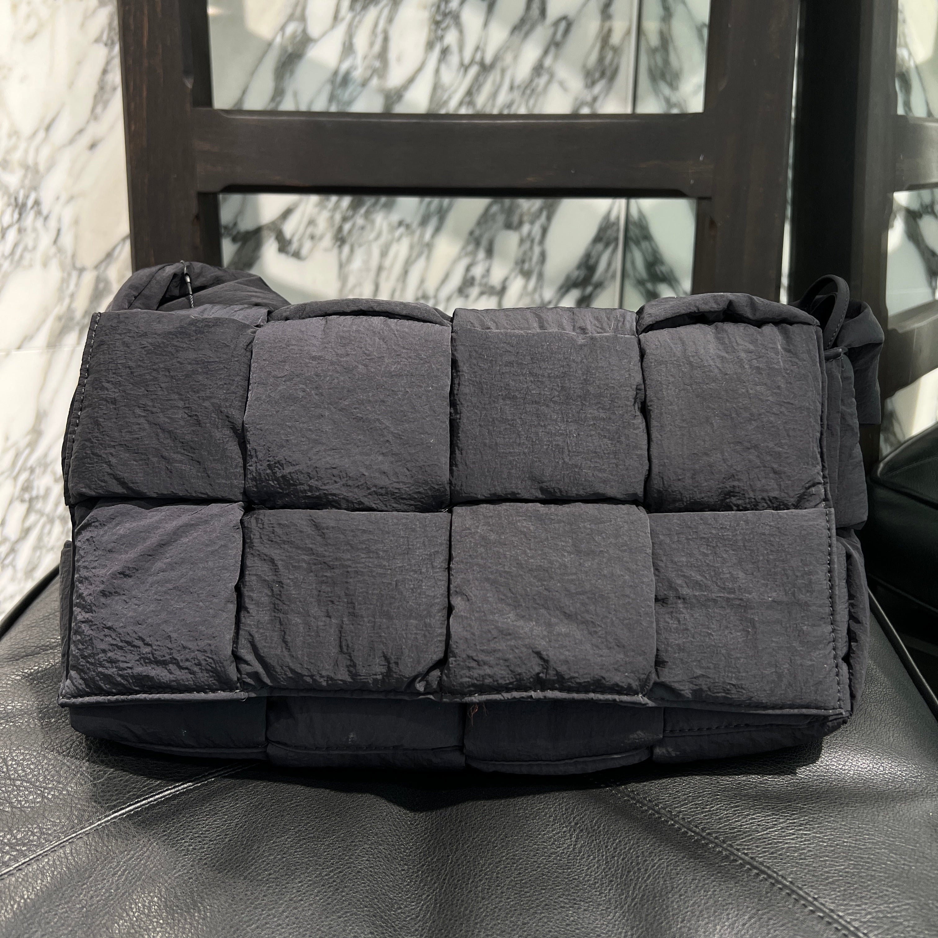 BOTTEGA VENETTA Padded Tech Cassette Crossbody Bag 749878VBO818803 ボッテガ・ヴェネタ パデッド テック カセット クロスボディバッグ