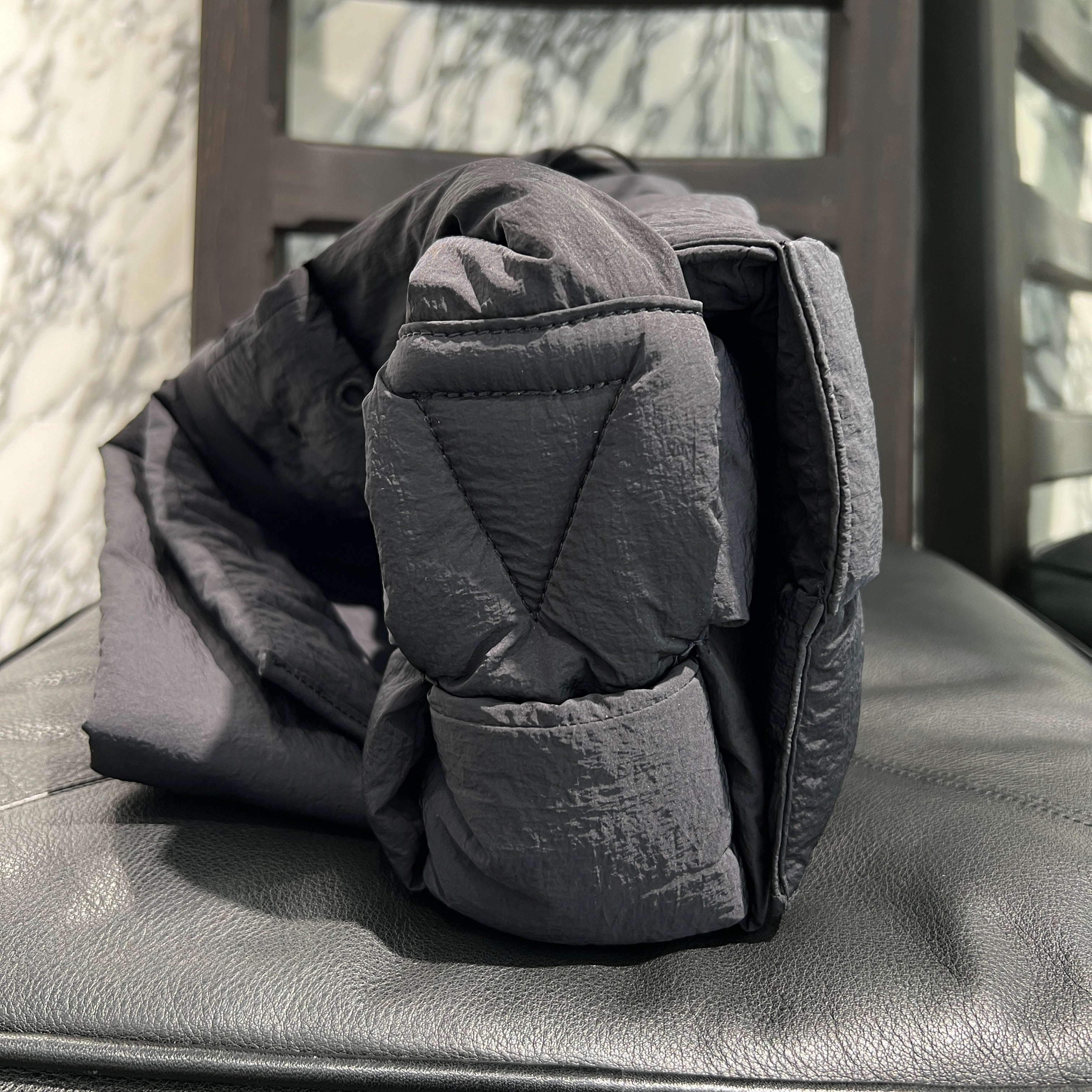 BOTTEGA VENETTA Padded Tech Cassette Crossbody Bag 749878VBO818803 ボッテガ・ヴェネタ パデッド テック カセット クロスボディバッグ