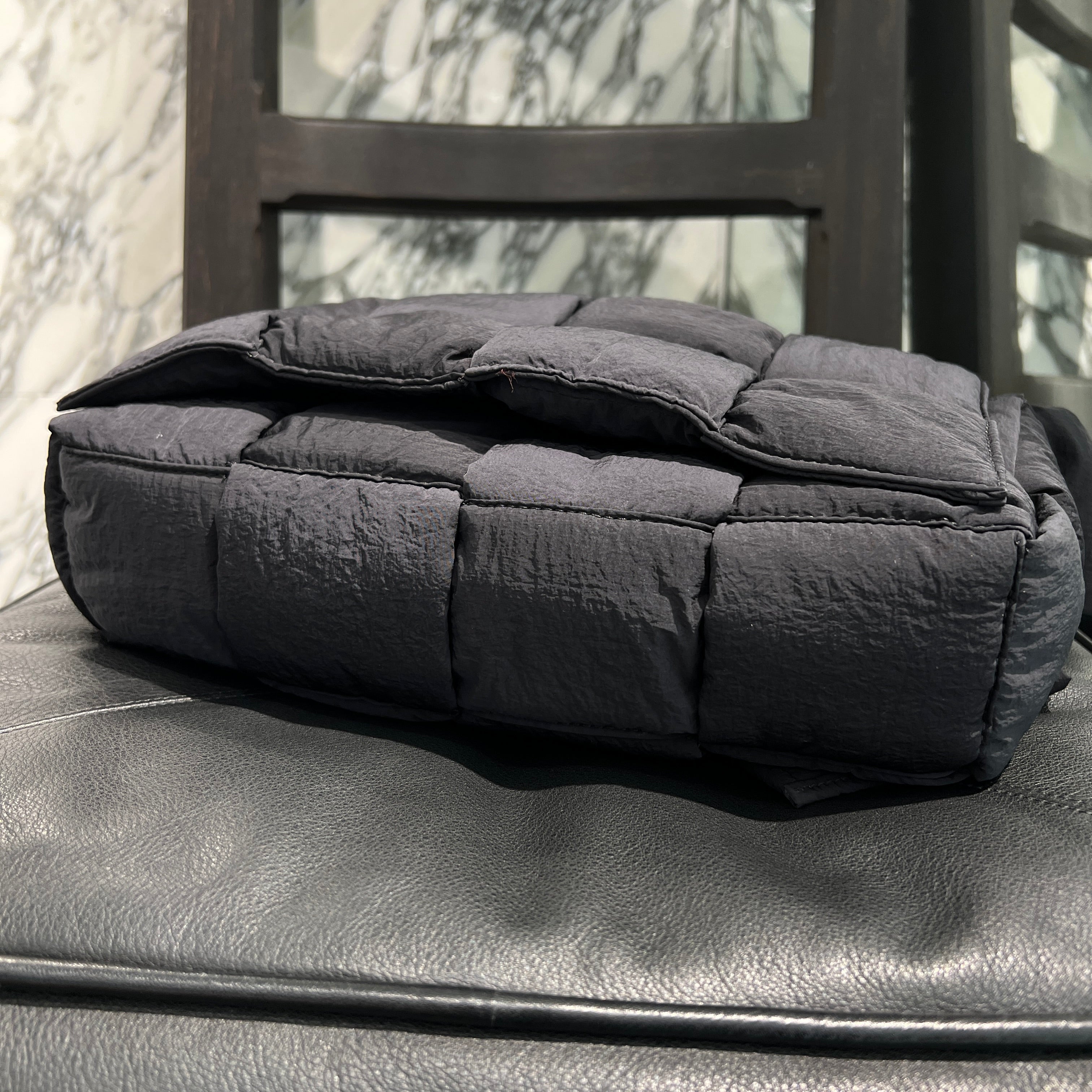 BOTTEGA VENETTA Padded Tech Cassette Crossbody Bag 749878VBO818803 ボッテガ・ヴェネタ パデッド テック カセット クロスボディバッグ