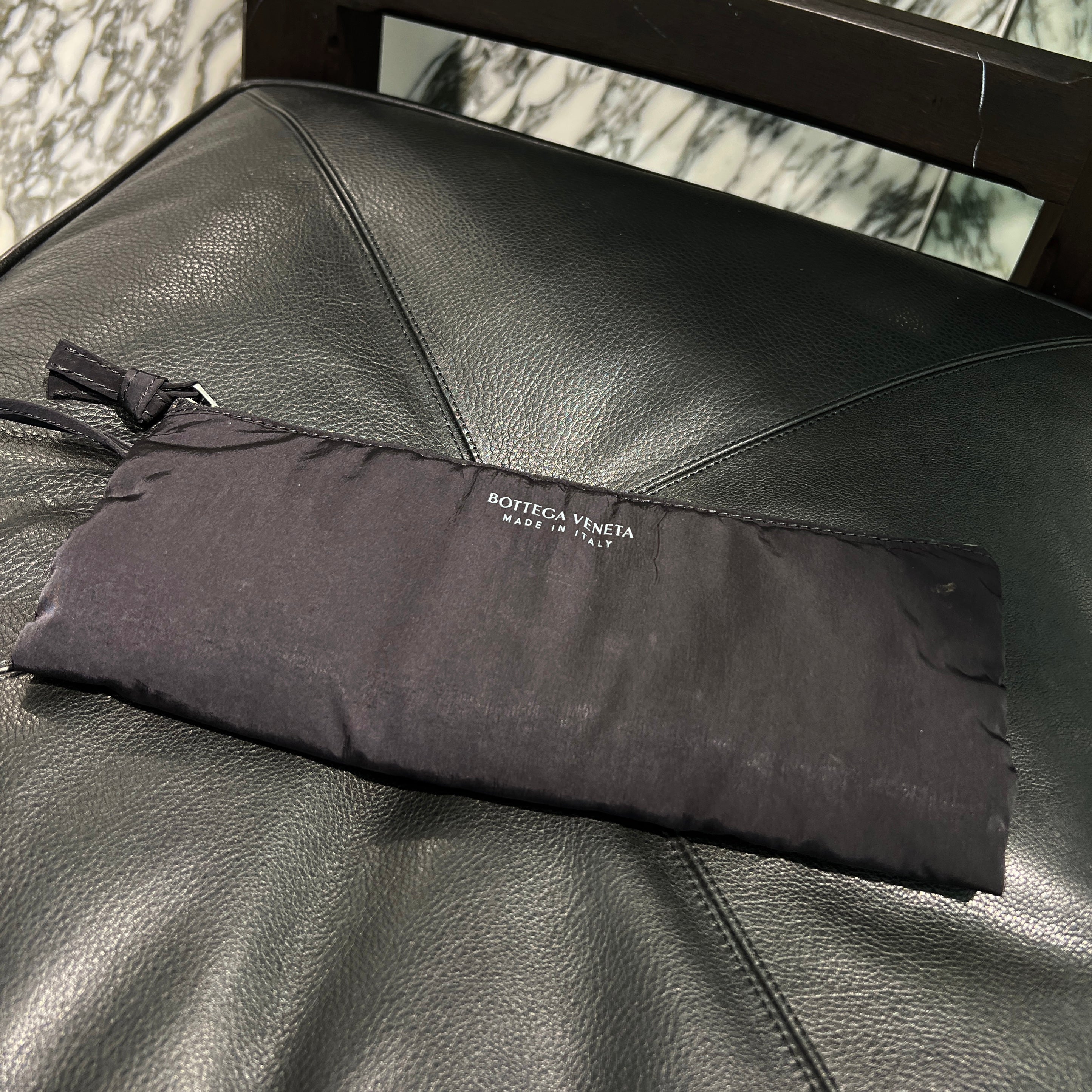 BOTTEGA VENETTA Padded Tech Cassette Crossbody Bag 749878VBO818803 ボッテガ・ヴェネタ パデッド テック カセット クロスボディバッグ