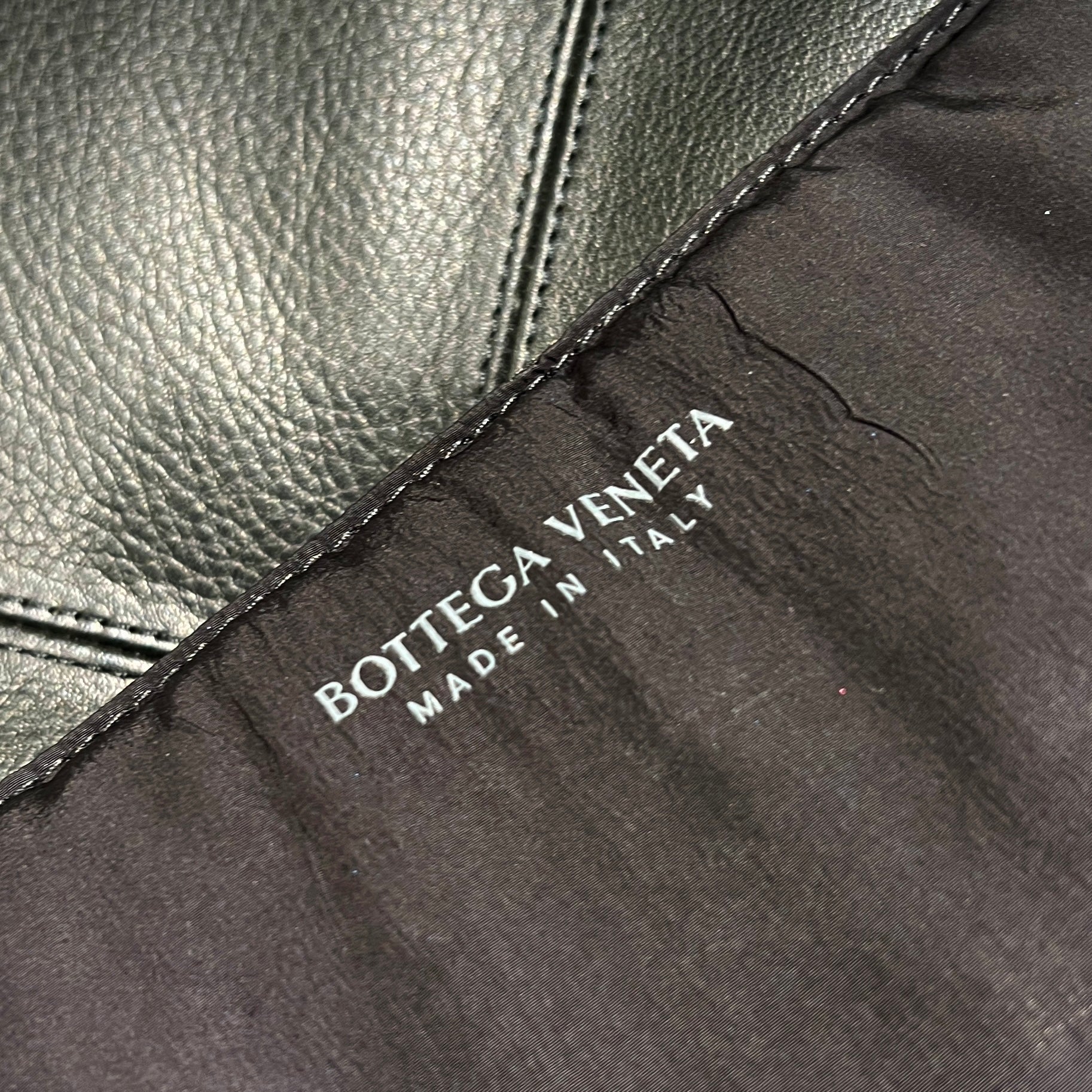 BOTTEGA VENETTA Padded Tech Cassette Crossbody Bag 749878VBO818803 ボッテガ・ヴェネタ パデッド テック カセット クロスボディバッグ