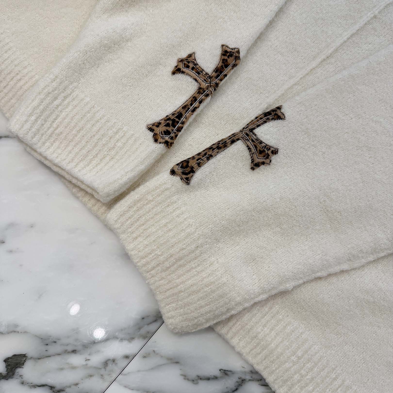 CHROME HEARTS YNOT Leopard Harako Leather Cross Patch Cashmere Knit Sweater Size L クロムハーツ ワイノット レオパード ハラコレザー クロスパッチ カシミヤ ニットセーター サイズL