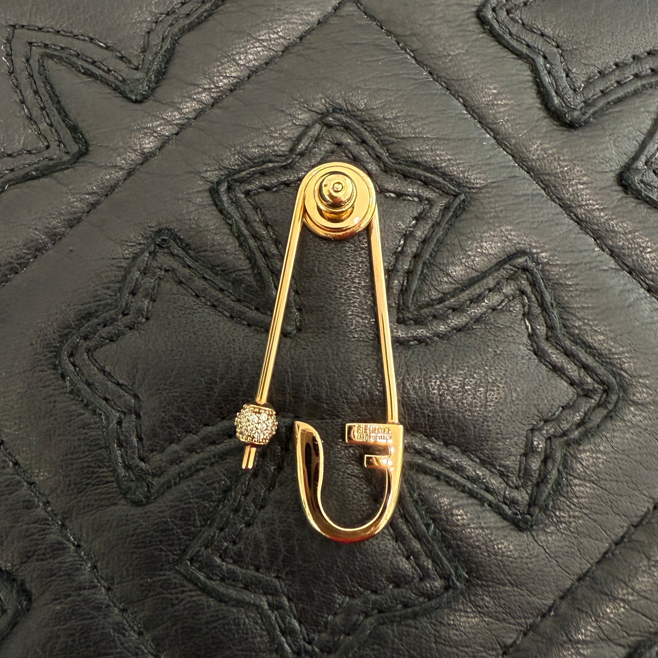 FENDI × VERSACE 2022SS FENDACE Medusa Greca Safety Pin Earrings 8AH584A44GF089U フェンディ × ヴェルサーチェ フェンダーチェ メデューサ グレカ セーフティピン イヤリング