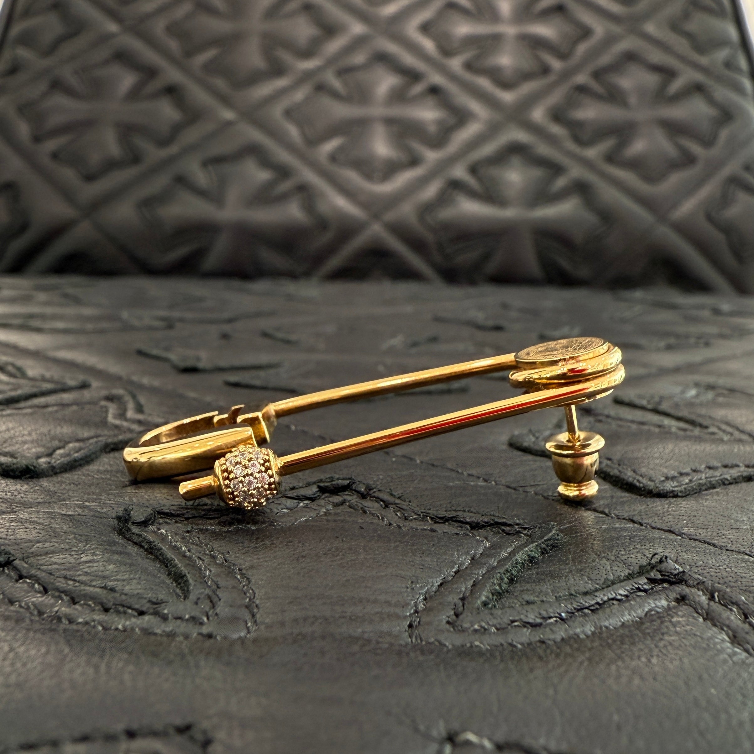 FENDI × VERSACE 2022SS FENDACE Medusa Greca Safety Pin Earrings 8AH584A44GF089U フェンディ × ヴェルサーチェ フェンダーチェ メデューサ グレカ セーフティピン イヤリング