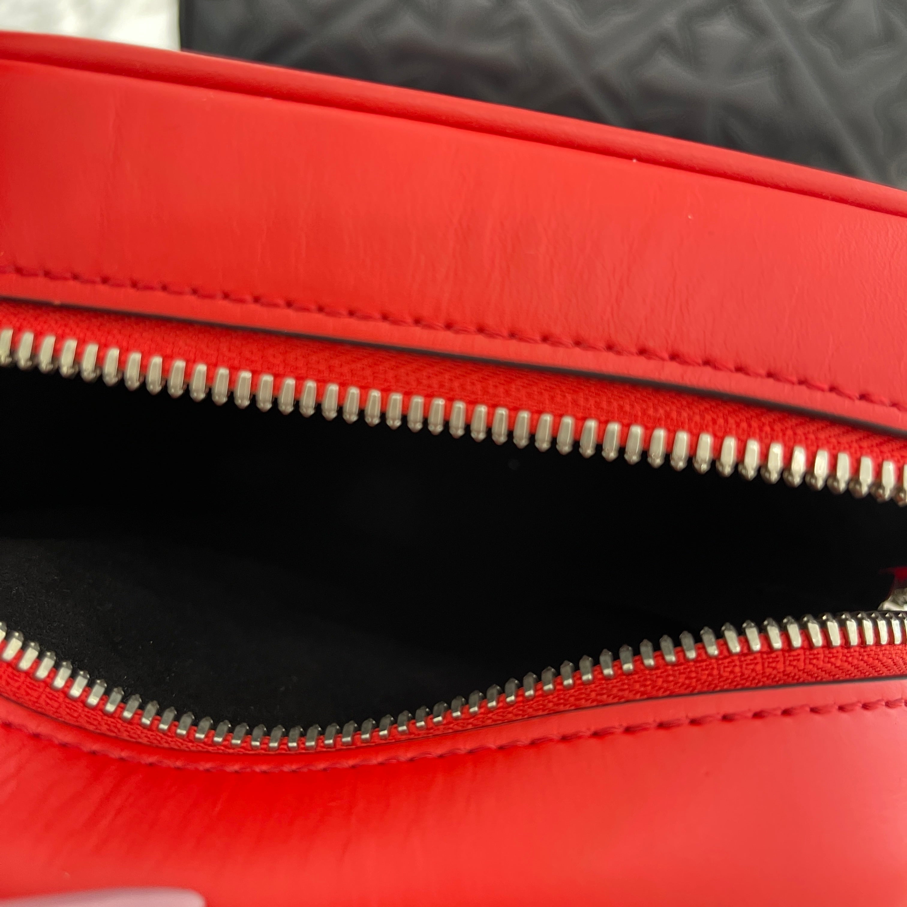 本日限定ルイヴィトン×シュプリーム 17AW エピ ダヌーヴ PM M53417 楽天市場】LOUIS VUITTON ルイヴィトン M53417 エピ ダヌーブPM