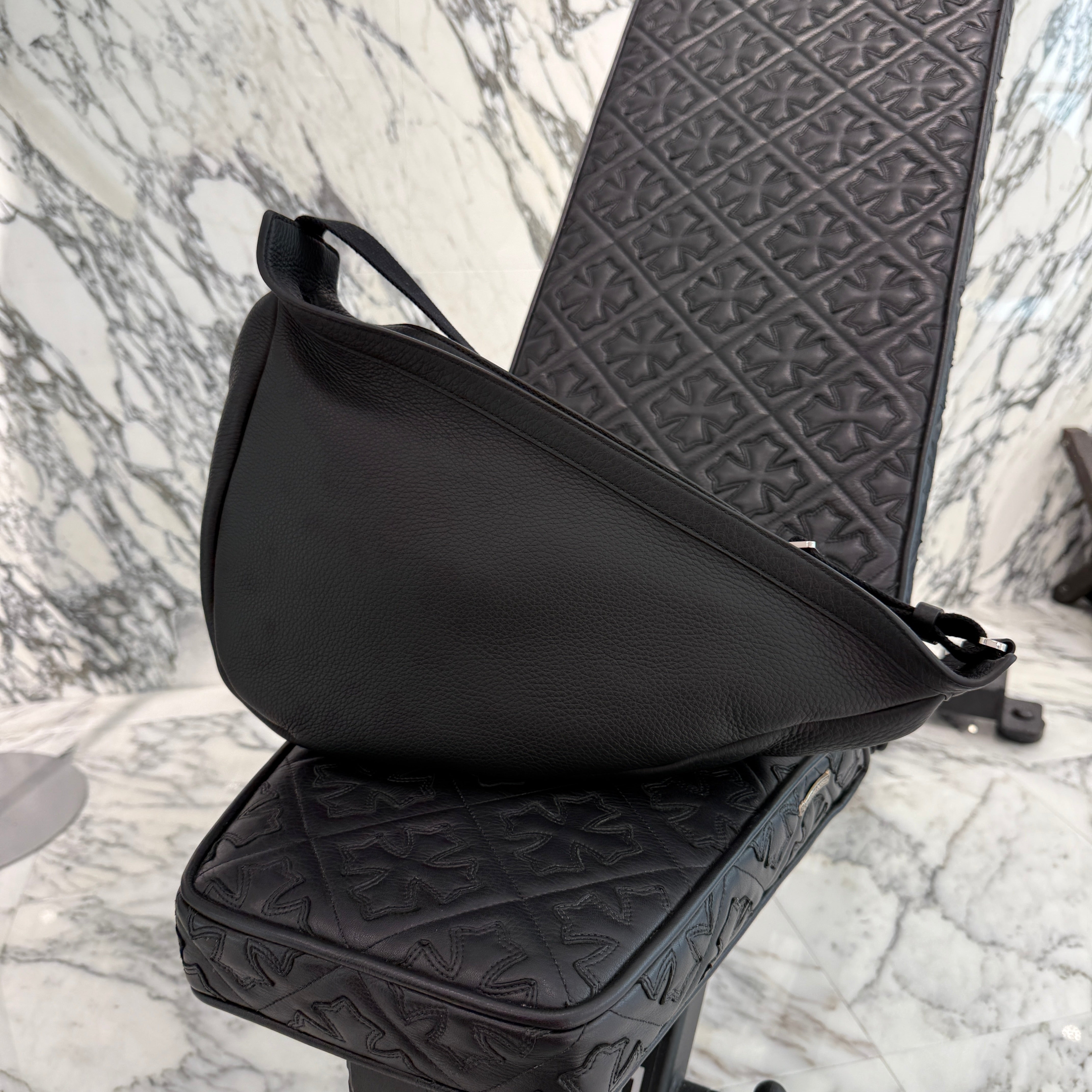 m*】様 The Row Slouchy Banana Bag バナナバッグ THE ROW Slouchy Banana small suede shoulder bag | NET-A-PORTER