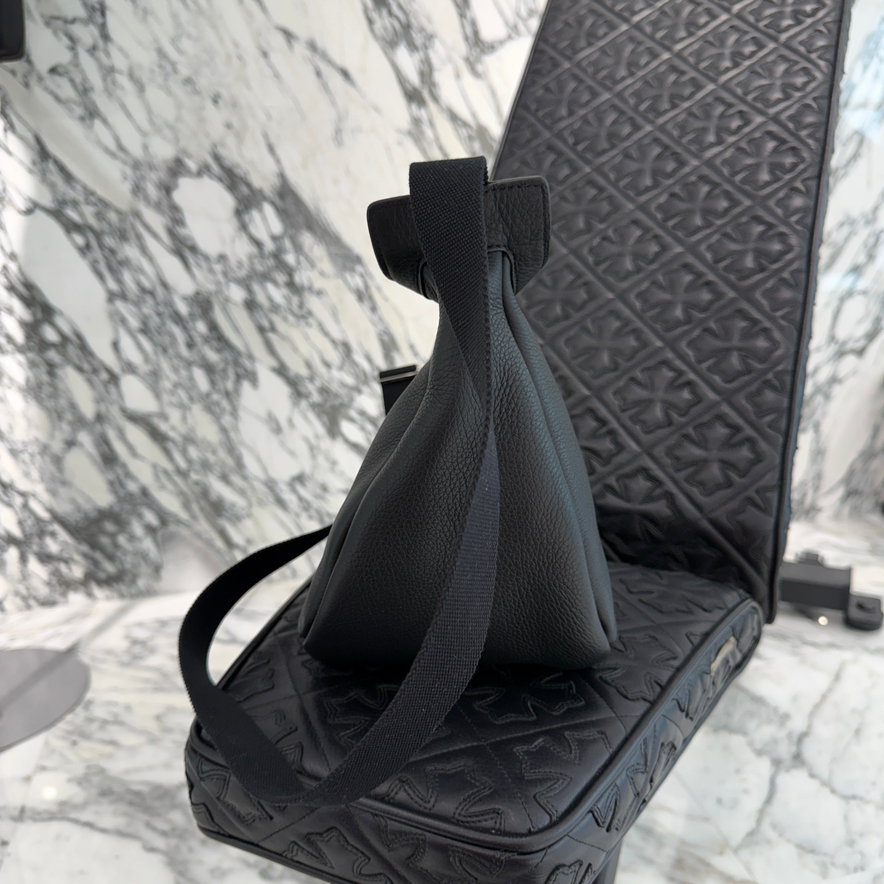m*】様 The Row Slouchy Banana Bag バナナバッグ The Row】Large Slouchy Banana レザー☆使えるバック♪ (The Row