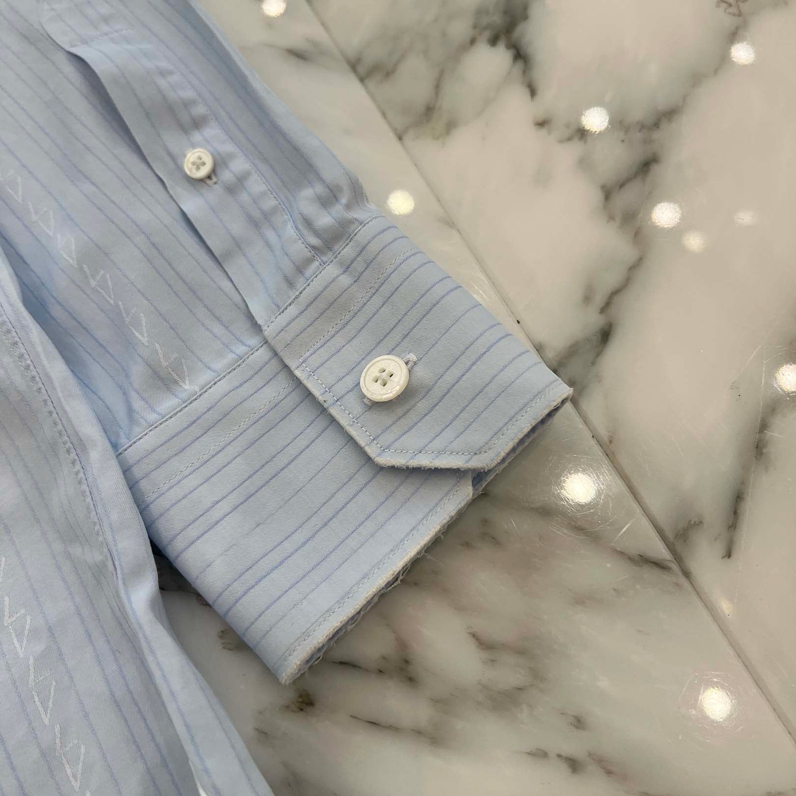 LOUIS VUITTON LV Logo Striped Long Sleeve Shirt HJS9PW Size 40/15 3/4 ルイヴィトン LVロゴ ストライプ 長袖シャツ サイズ40/15 3/4