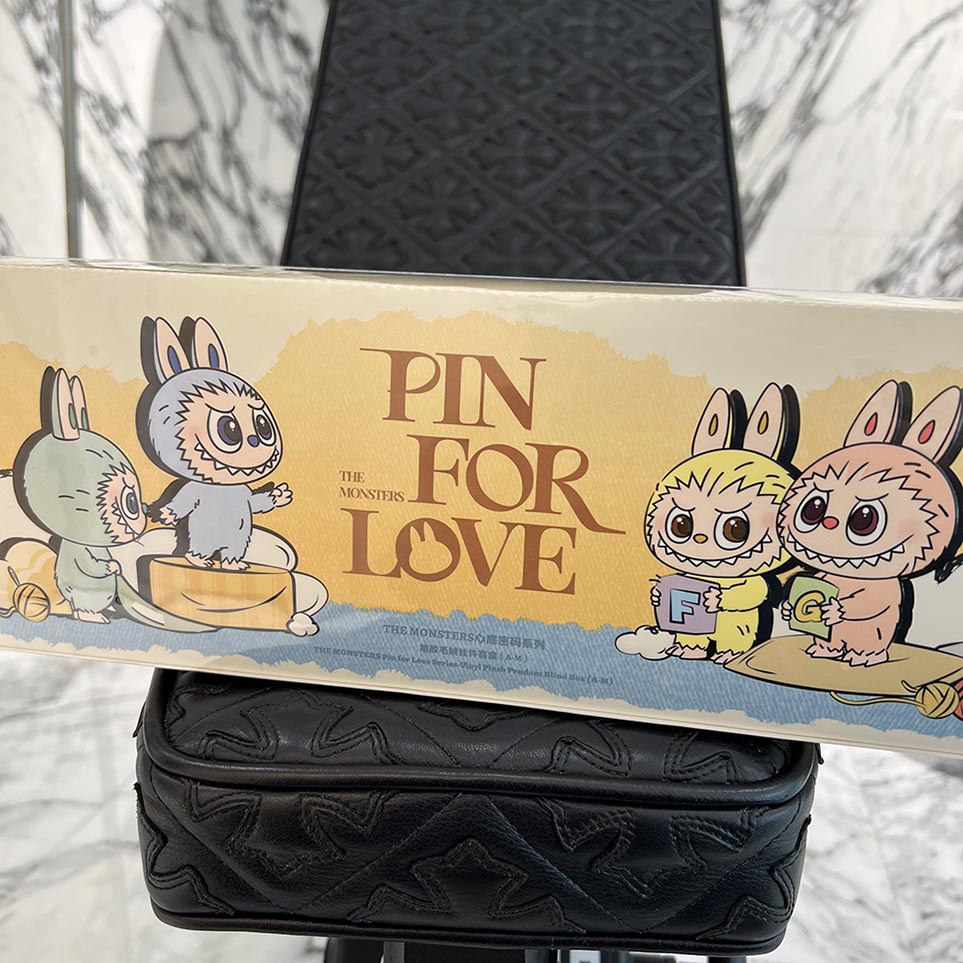 POP MART The Monsters PIN FOR LOVE LABUBU A-M ポップマート ザ・モンスターズ ピンフォーラブ ラブブ ストラップ A-M