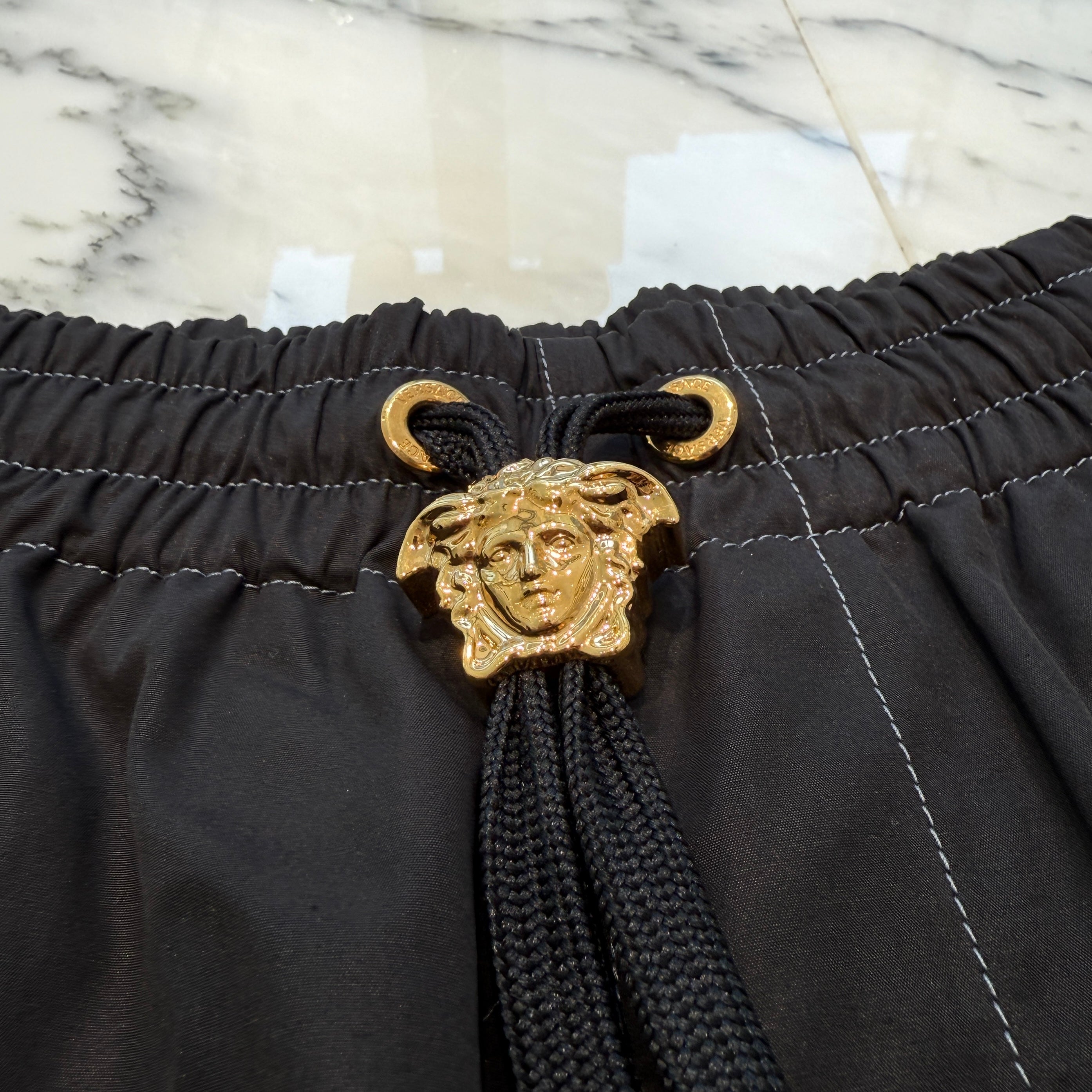 VERSACE La Colonna Embroidery Short Pants 1010213 1A07136 Size 48 ヴェルサーチェ ラ・コロンナ 刺繍 ショートパンツ サイズ48