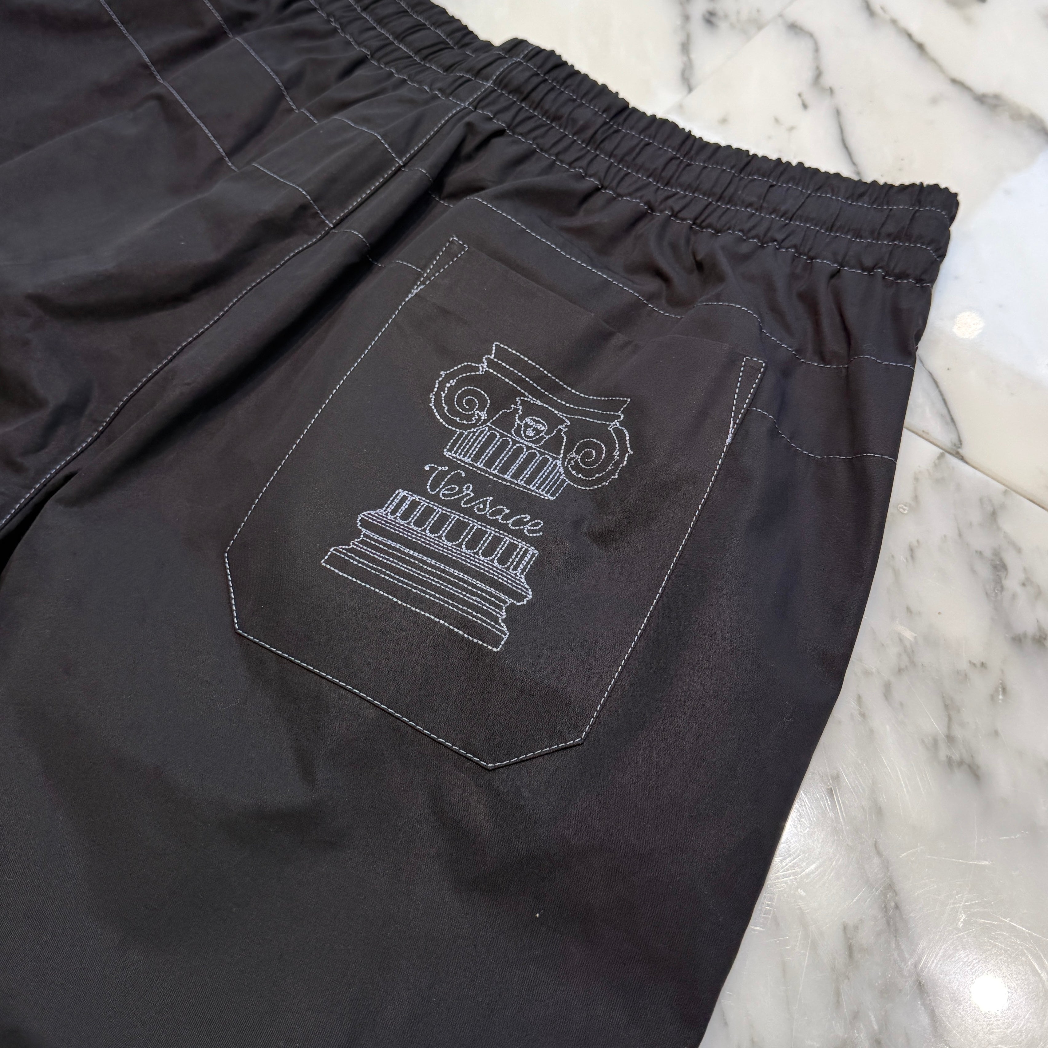 VERSACE La Colonna Embroidery Short Pants 1010213 1A07136 Size 48 ヴェルサーチェ ラ・コロンナ 刺繍 ショートパンツ サイズ48