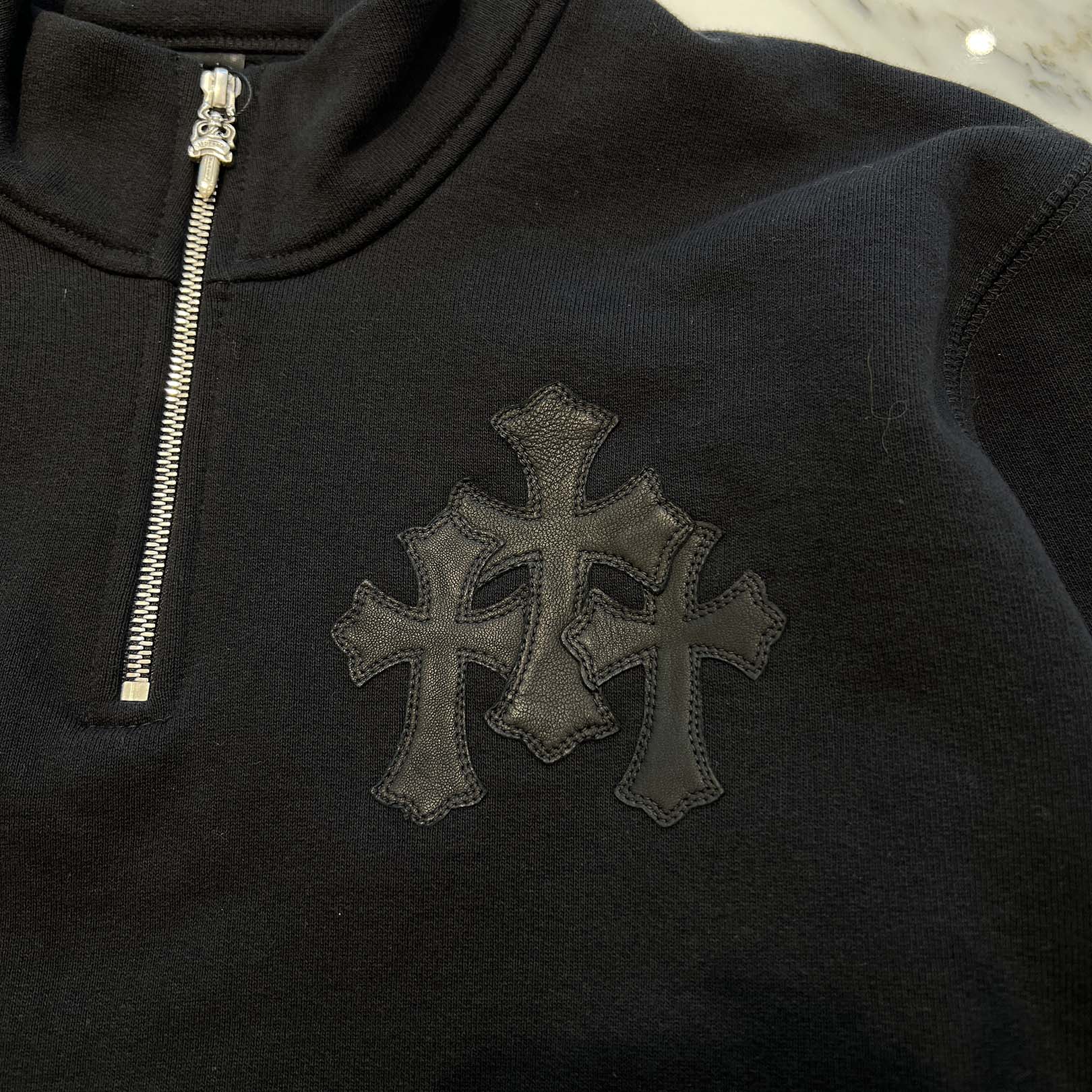 CHROME HEARTS Y NOT Cemetery Cross Leather Patch Half Zip Sweatshirt Size L クロムハーツ ワイノット セメタリークロス レザーパッチ ハーフジップ スウェットシャツ サイズL