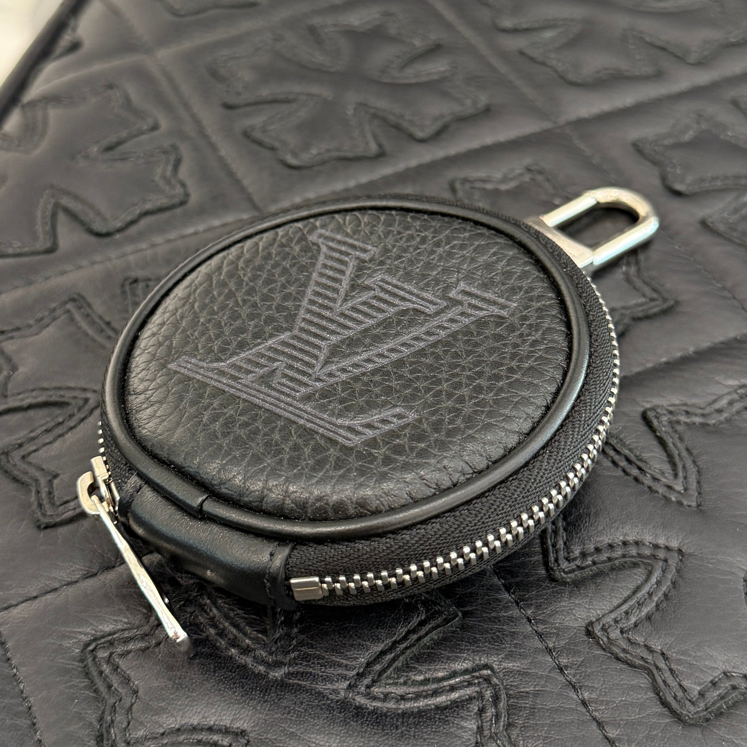 LOUIS VUITTON 2021SS Taurillon Shadow Pouch Bag Charm and Key Holder MP2860 ルイヴィトン トリヨン シャドウポーチバッグ チャーム＆キーホルダー