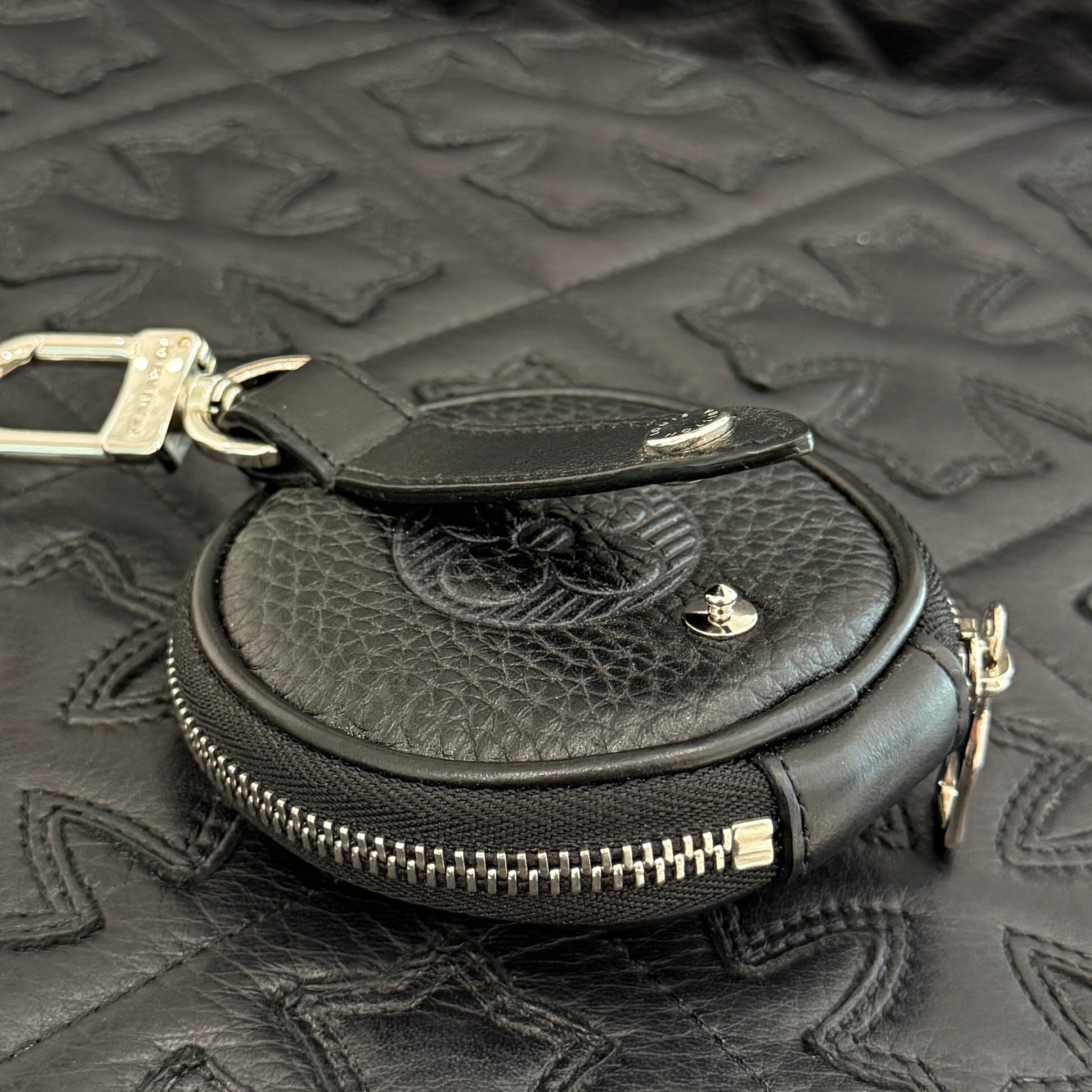 LOUIS VUITTON 2021SS Taurillon Shadow Pouch Bag Charm and Key Holder MP2860 ルイヴィトン トリヨン シャドウポーチバッグ チャーム＆キーホルダー