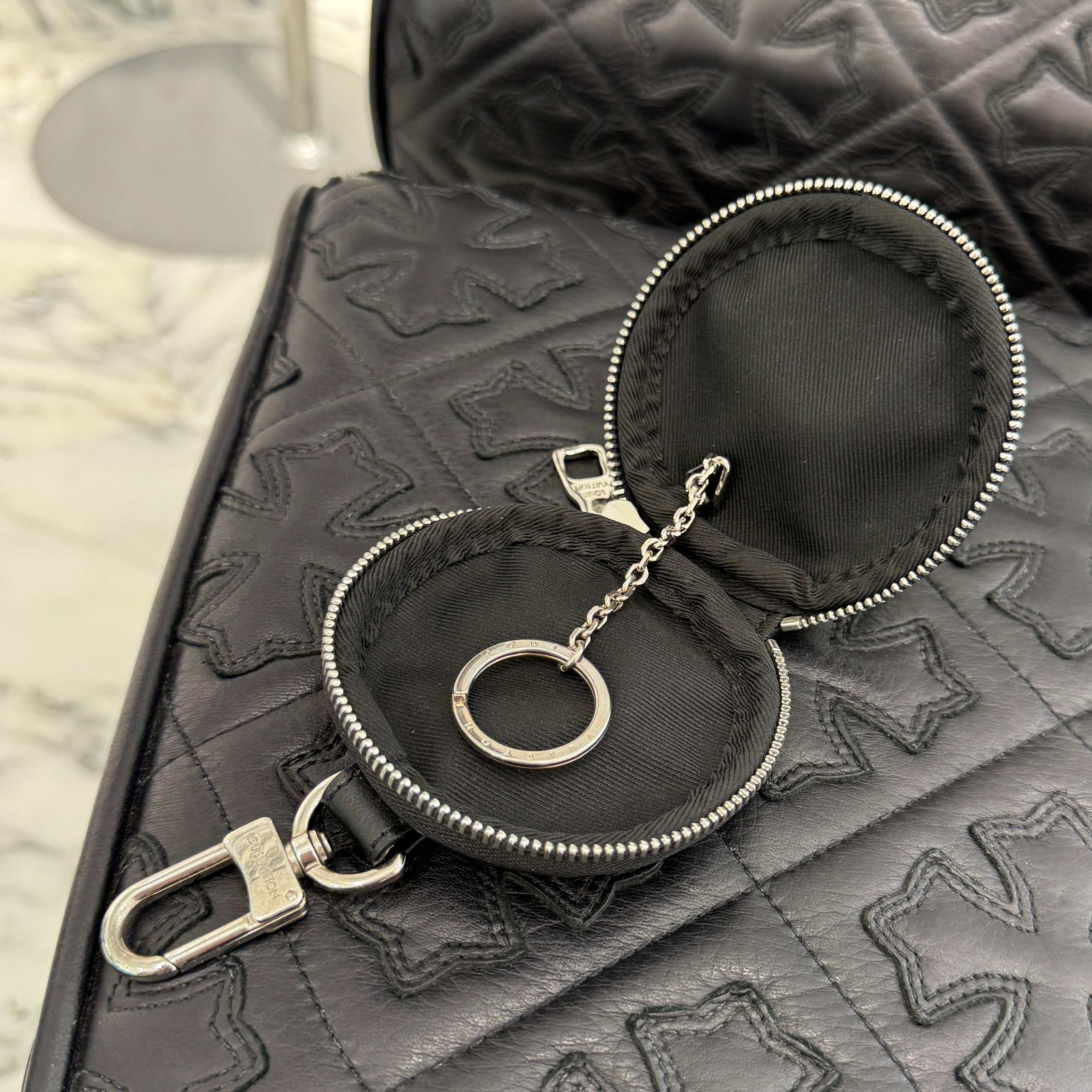 LOUIS VUITTON 2021SS Taurillon Shadow Pouch Bag Charm and Key Holder MP2860 ルイヴィトン トリヨン シャドウポーチバッグ チャーム＆キーホルダー