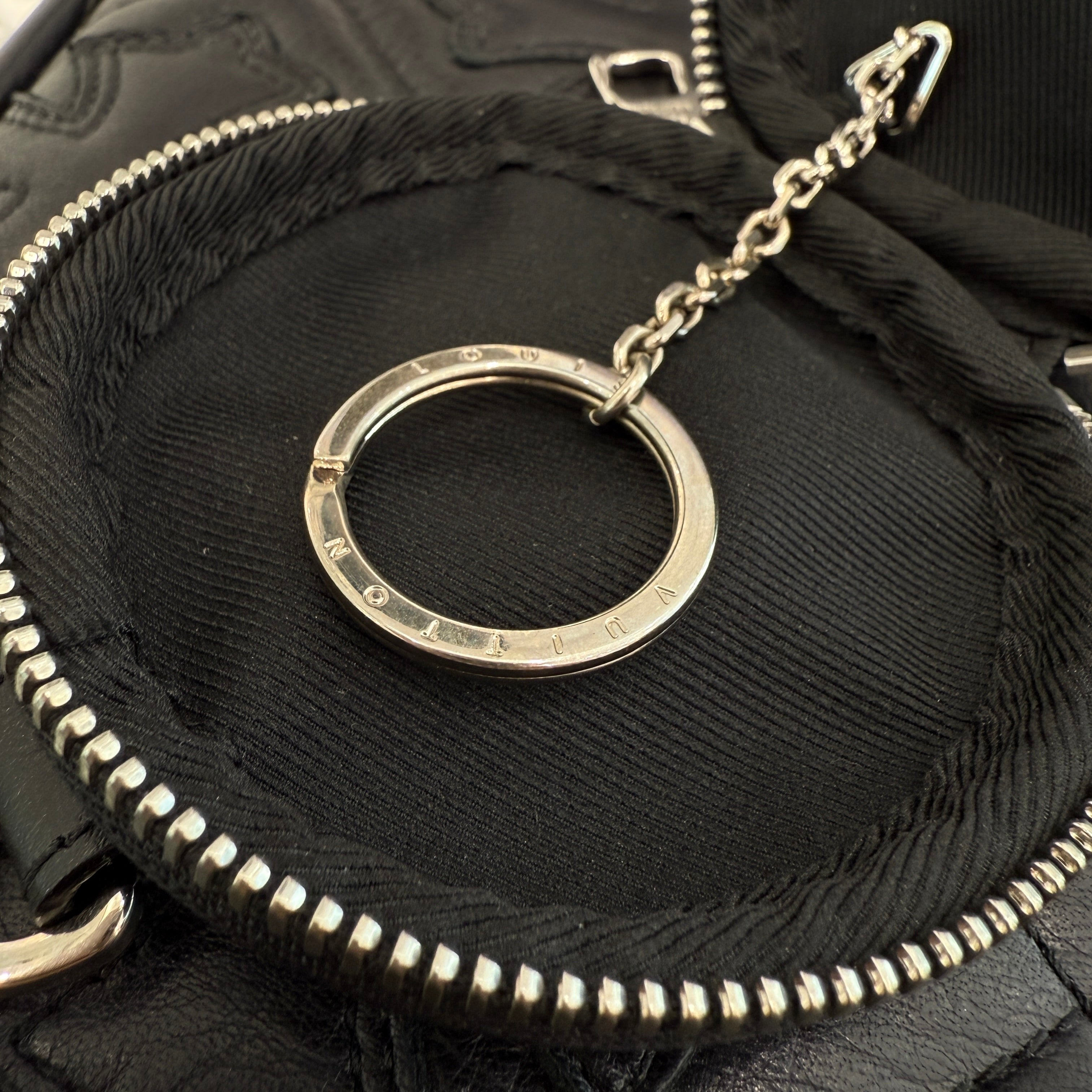 LOUIS VUITTON 2021SS Taurillon Shadow Pouch Bag Charm and Key Holder MP2860 ルイヴィトン トリヨン シャドウポーチバッグ チャーム＆キーホルダー