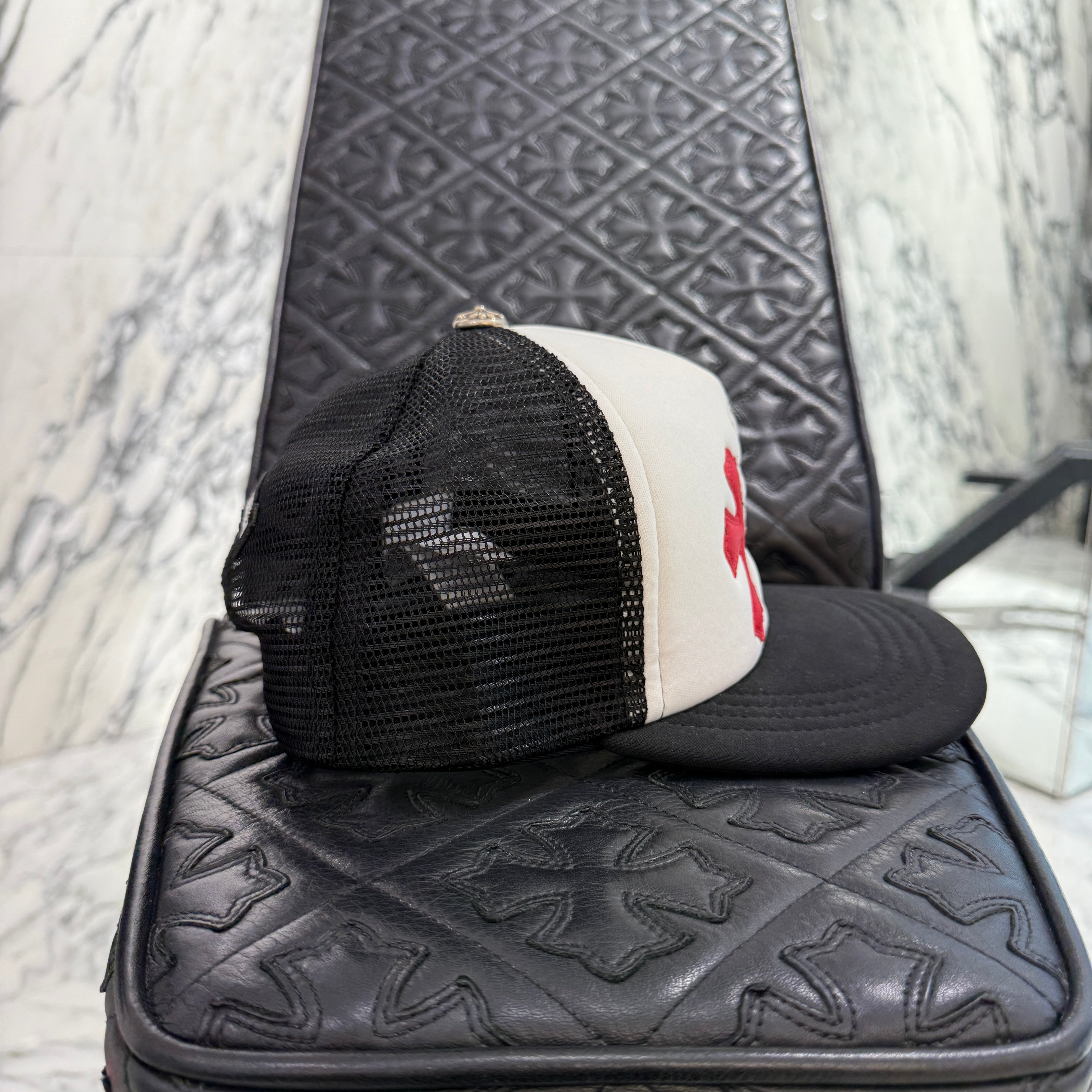CHROME HEARTS Tricolor Triple Cross Patch Trucker Cap Size ONE SIZE (51-61) クロムハーツ トリコロール トリプルクロスパッチ トラッカーキャップ サイズONE SIZE (51-61)