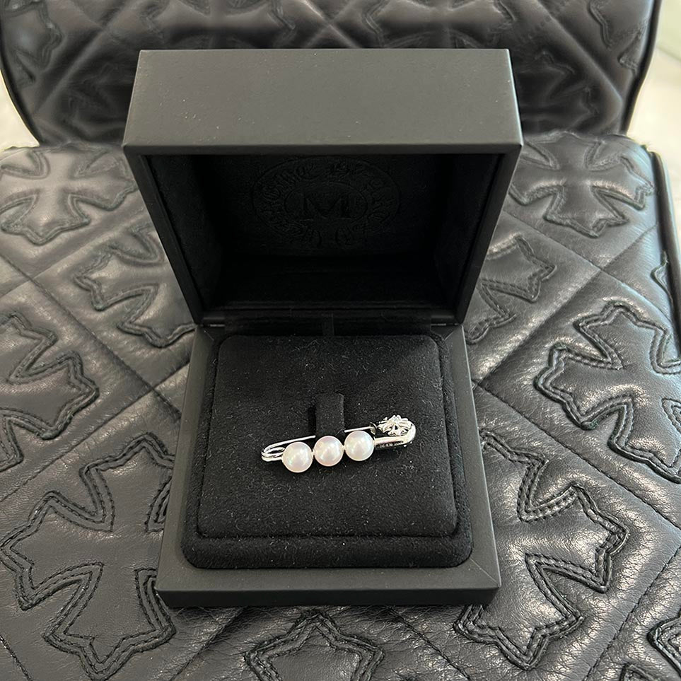 CHROME HEARTS × MIKIMOTO K18 WG Pearl Safety Pin 1 Diamond Pendant Top クロムハーツ × ミキモト 18K WG パールセーフティピン 1ダイヤモンド ペンダントトップ