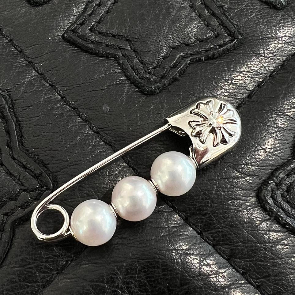 CHROME HEARTS × MIKIMOTO K18 WG Pearl Safety Pin 1 Diamond Pendant Top クロムハーツ × ミキモト 18K WG パールセーフティピン 1ダイヤモンド ペンダントトップ