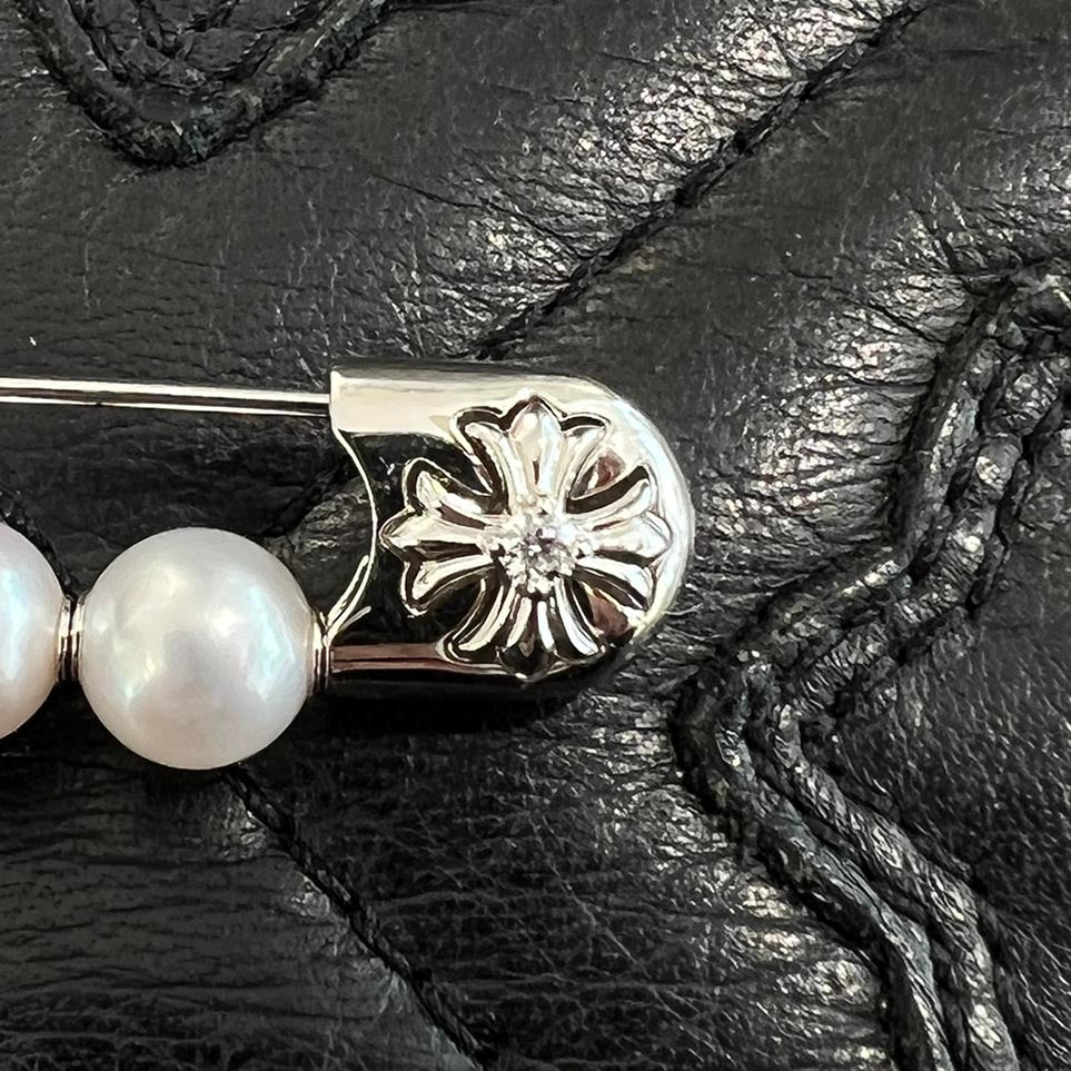 CHROME HEARTS × MIKIMOTO K18 WG Pearl Safety Pin 1 Diamond Pendant Top クロムハーツ × ミキモト 18K WG パールセーフティピン 1ダイヤモンド ペンダントトップ