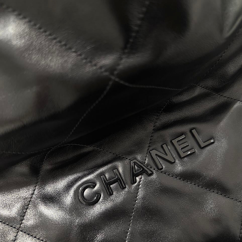 CHANEL 22 Small Shiny Calf Leather Chain Shoulder Bag シャネル 22 スモール シャイニーカーフスキン チェーン ショルダーバッグ