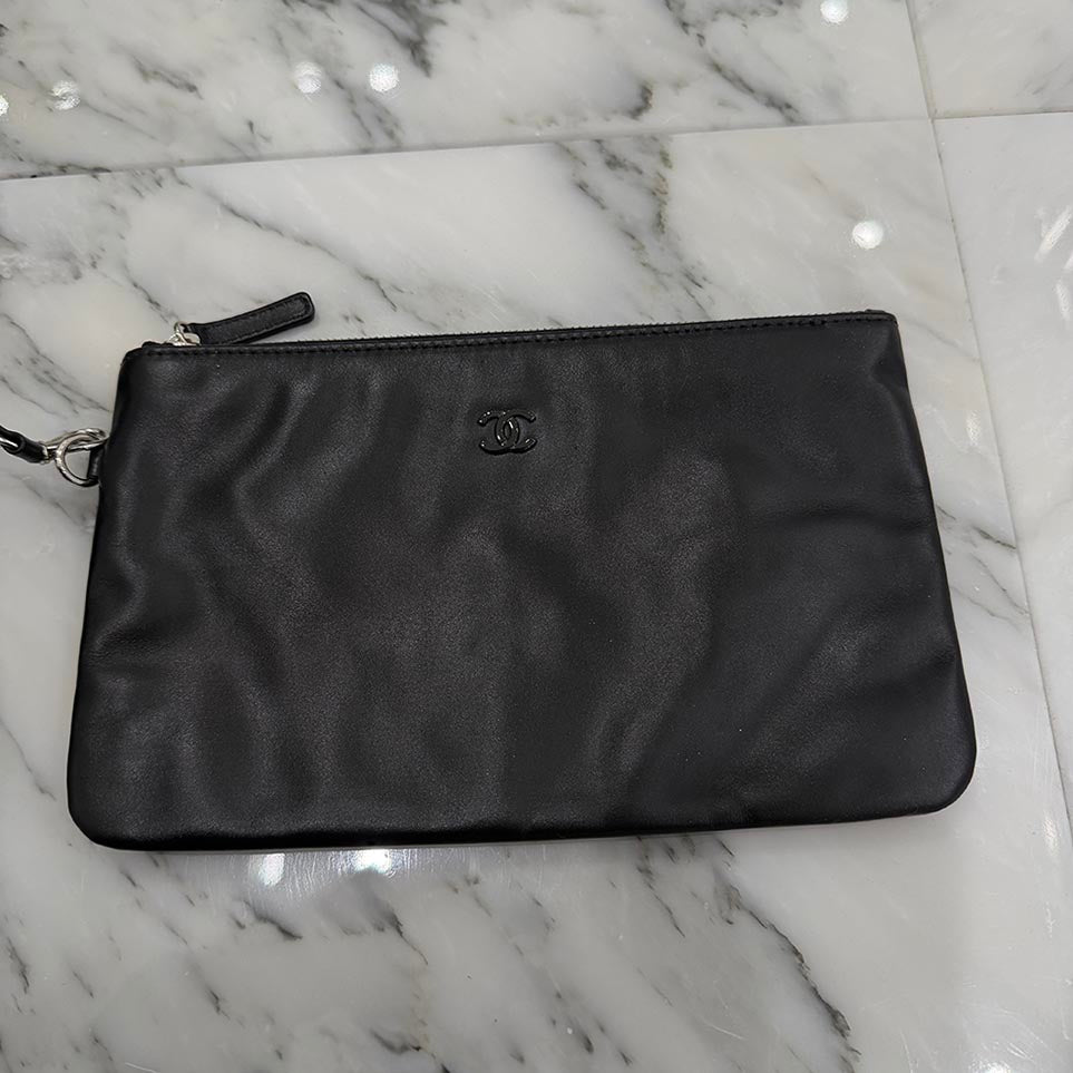 CHANEL 22 Small Shiny Calf Leather Chain Shoulder Bag シャネル 22 スモール シャイニーカーフスキン チェーン ショルダーバッグ
