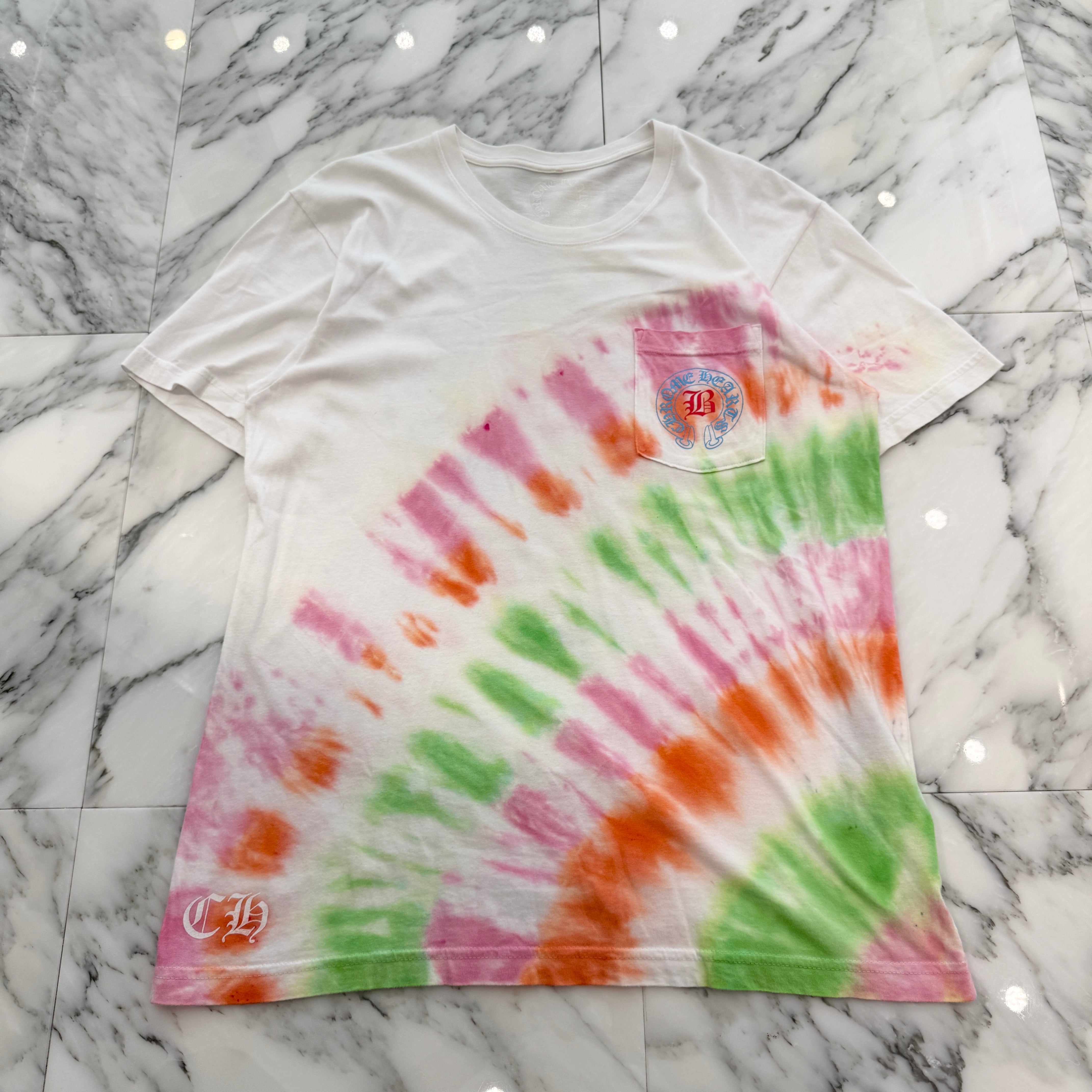 CHROME HEARTS × BELLA HADID Tie Dye Dyeing Initial Horseshoe Print Tee Size L クロムハーツ × ベラハディッド タイダイ染め イニシャル ホースシュープリント Tシャツ サイズL